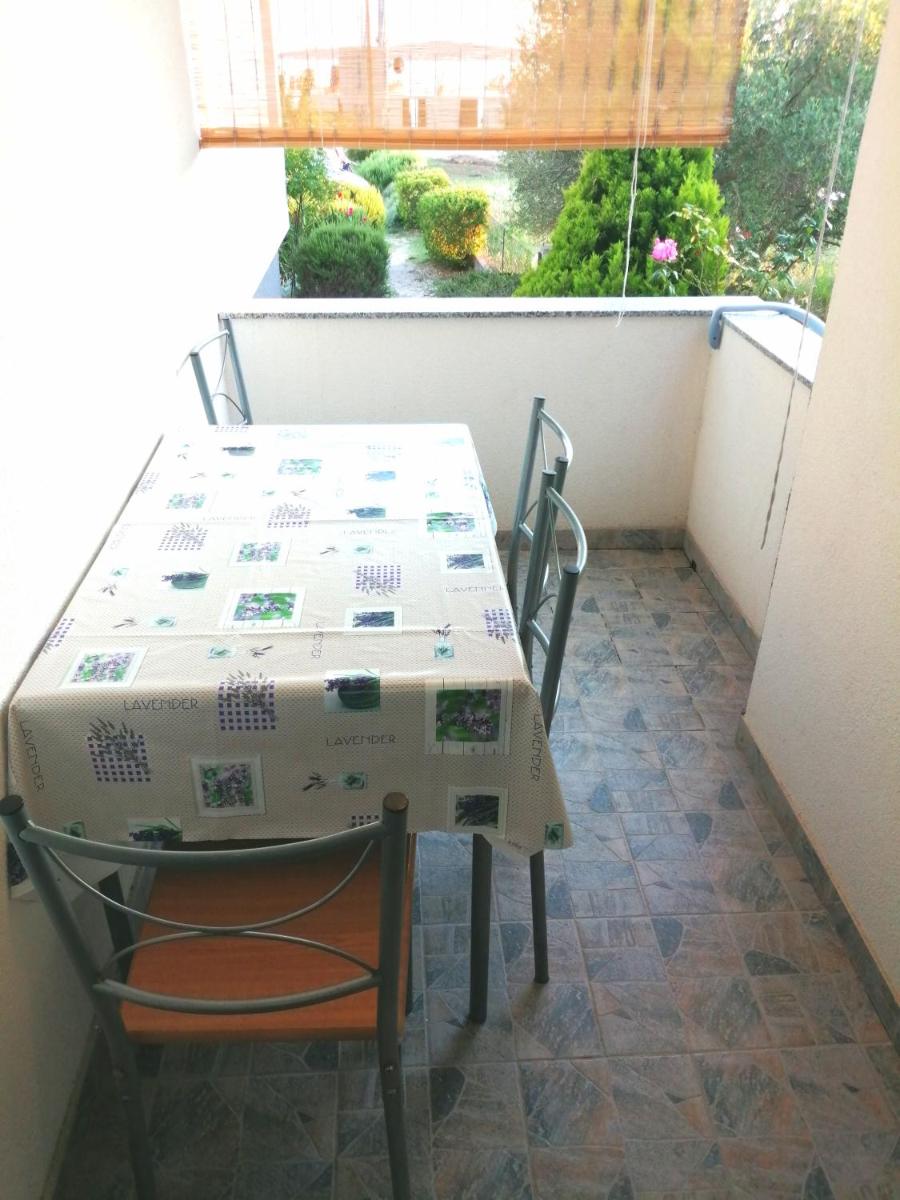 Apartment with Balcony - Photo 10