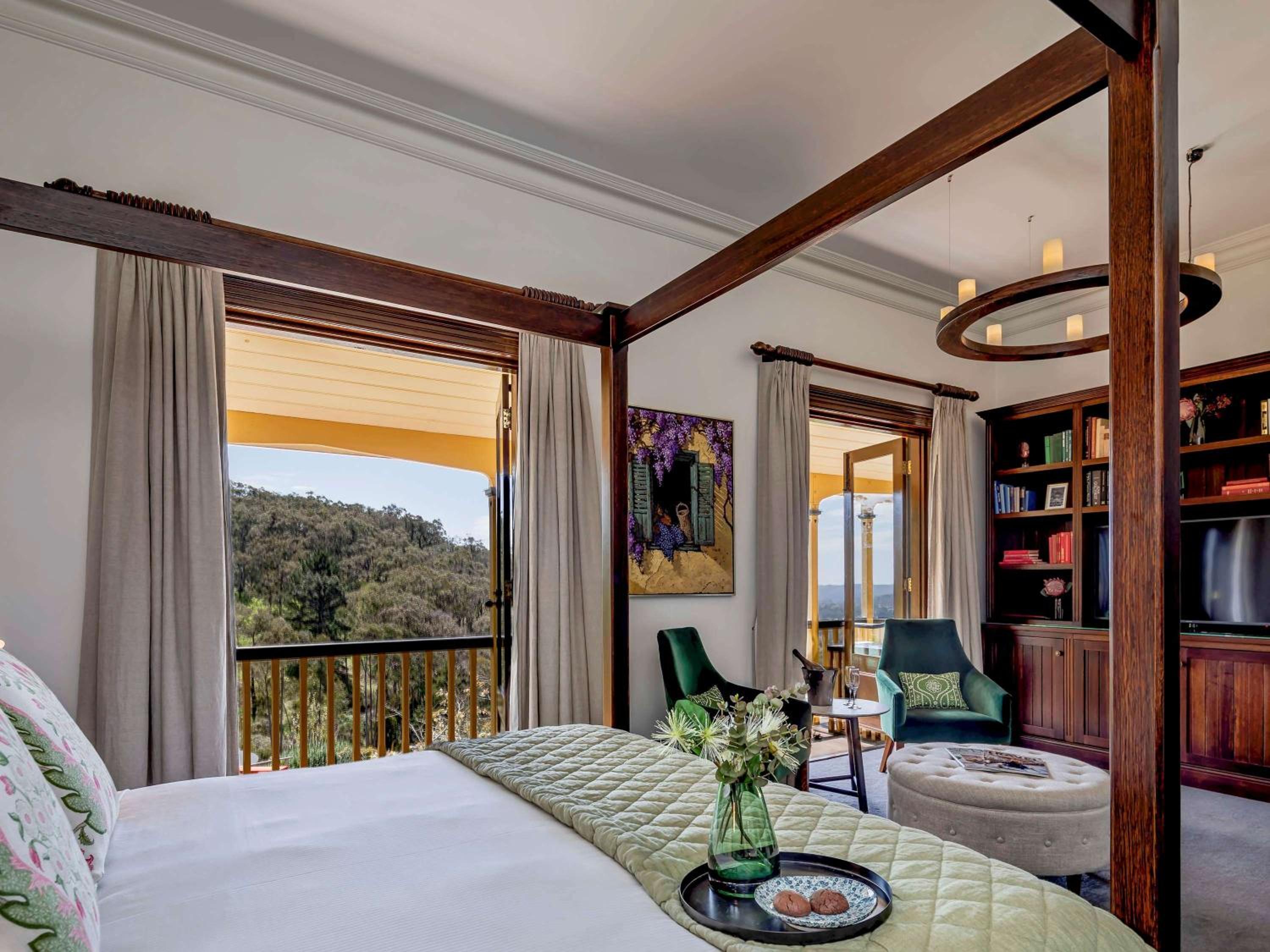 Deluxe King Room with Piccadilly Valley View - Photo 7