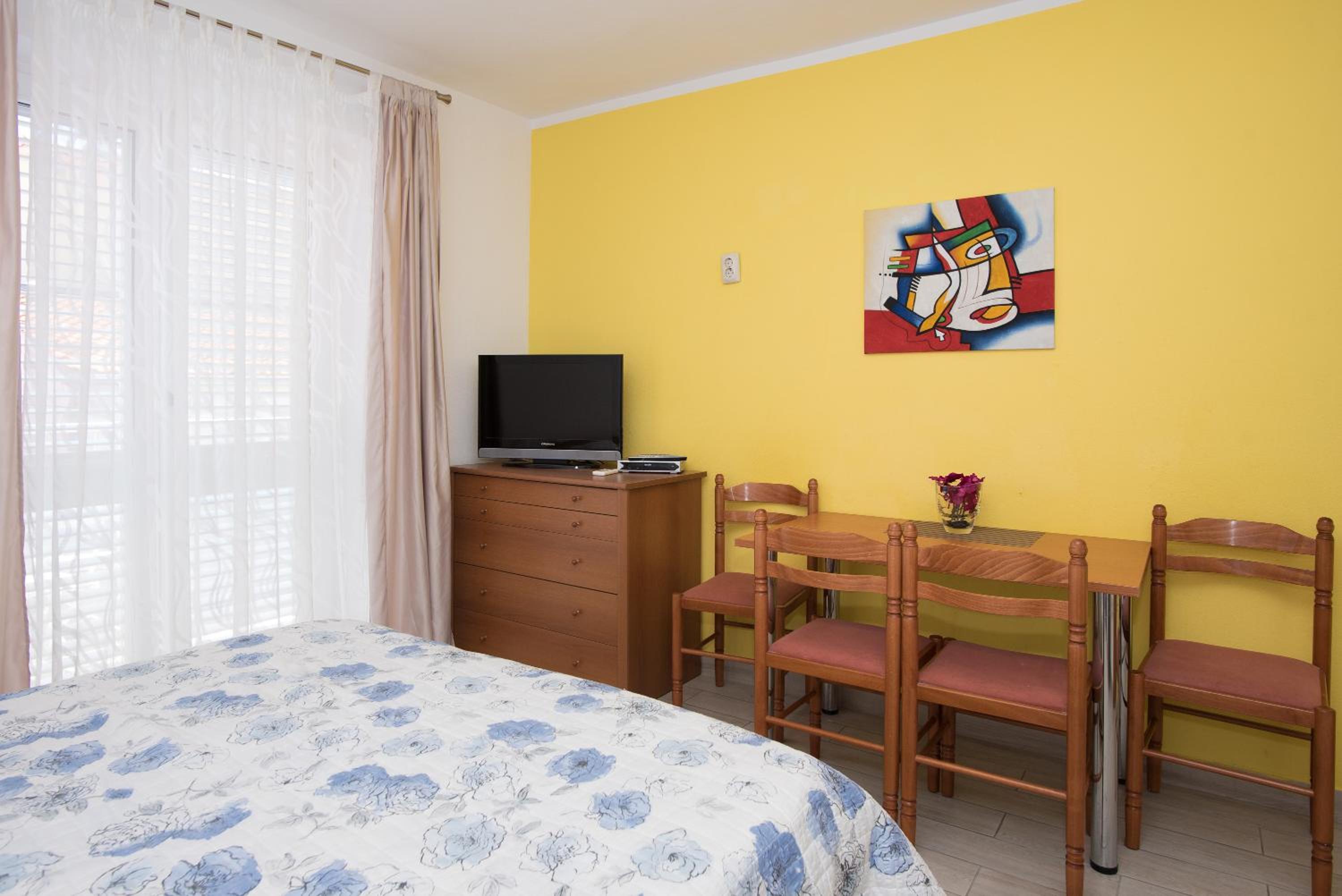 One-Bedroom Apartment with Sea View photo 2