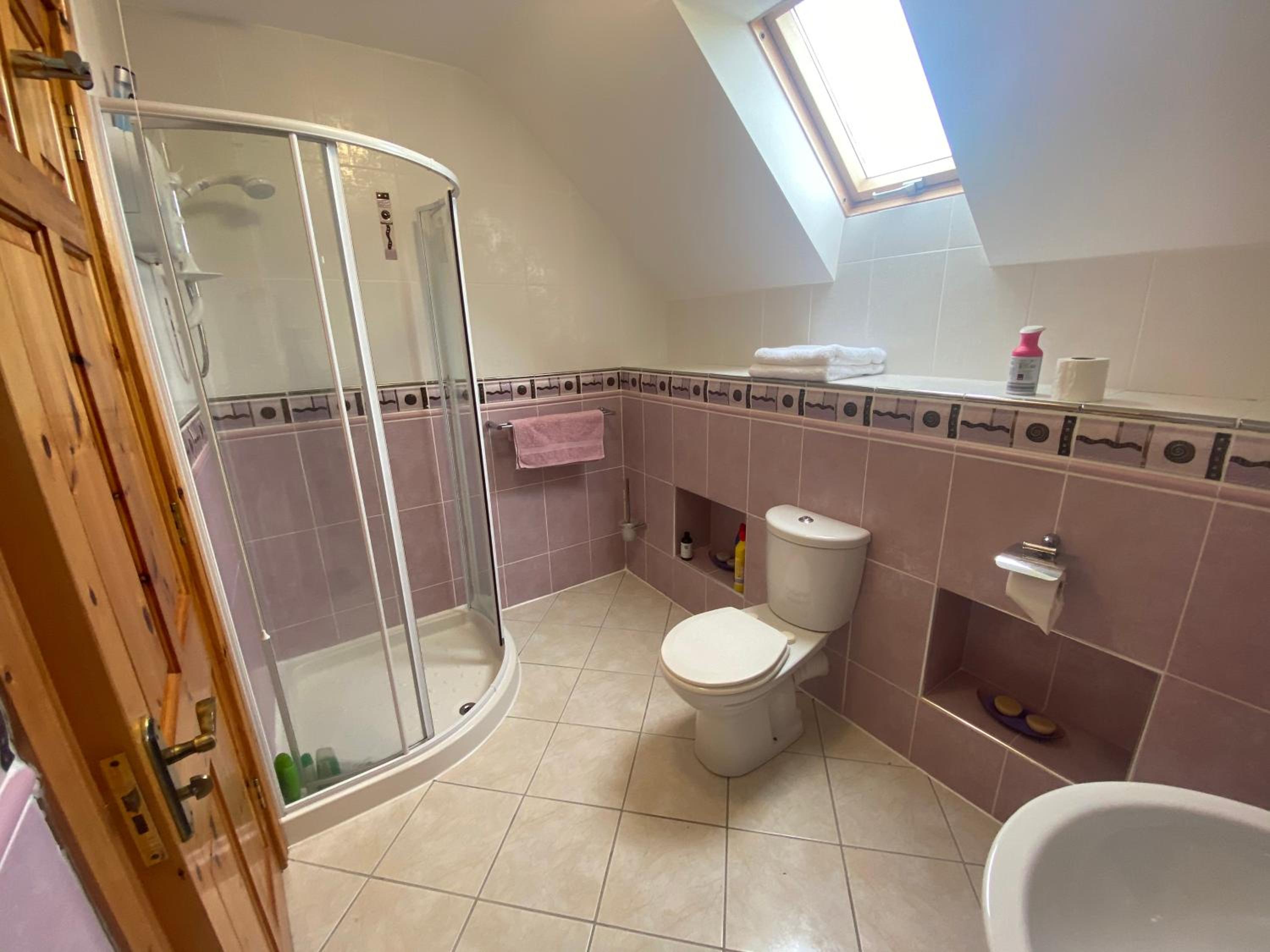 Double Room with Private Bathroom - Photo 3