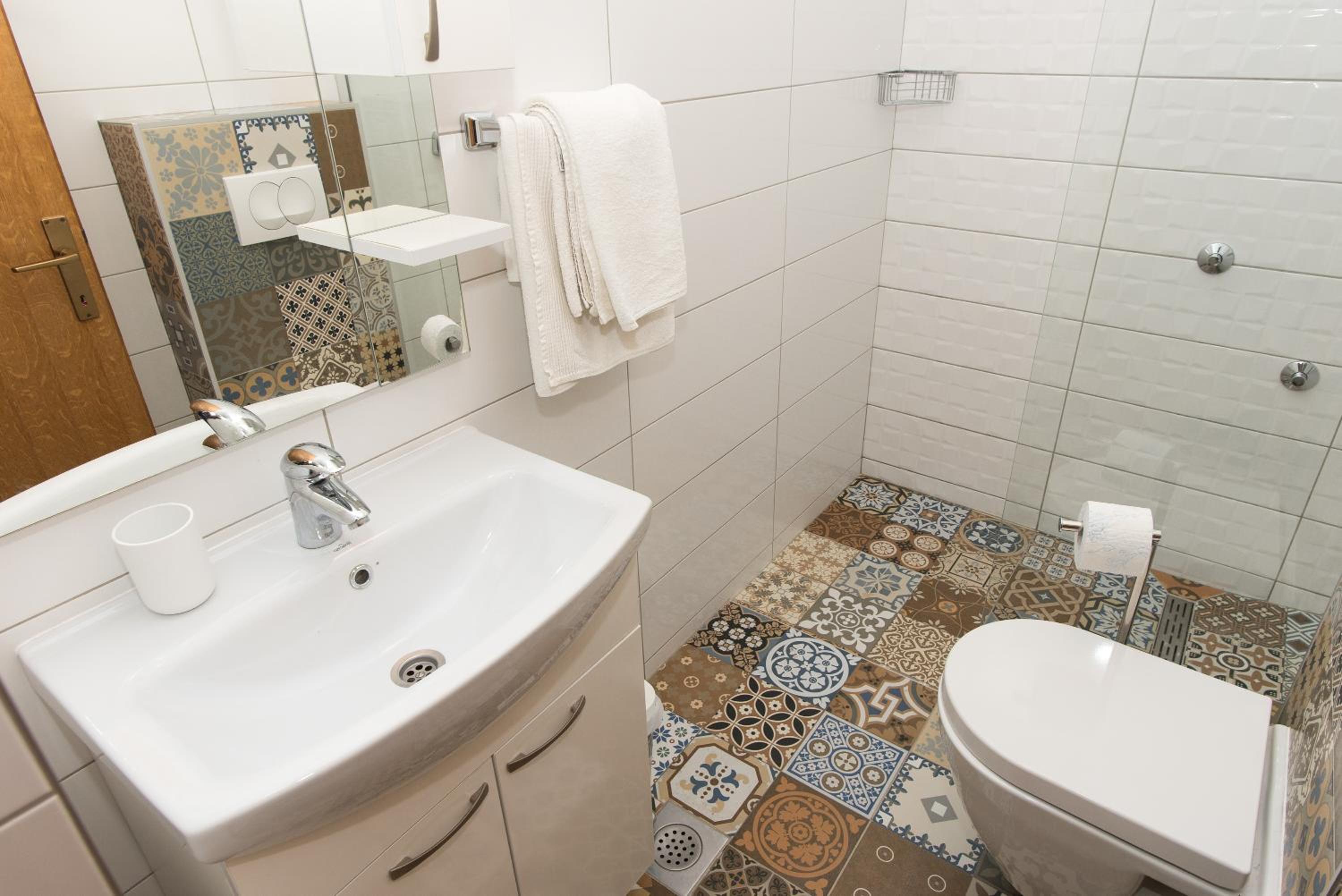 One-Bedroom Apartment with Balcony photo 2