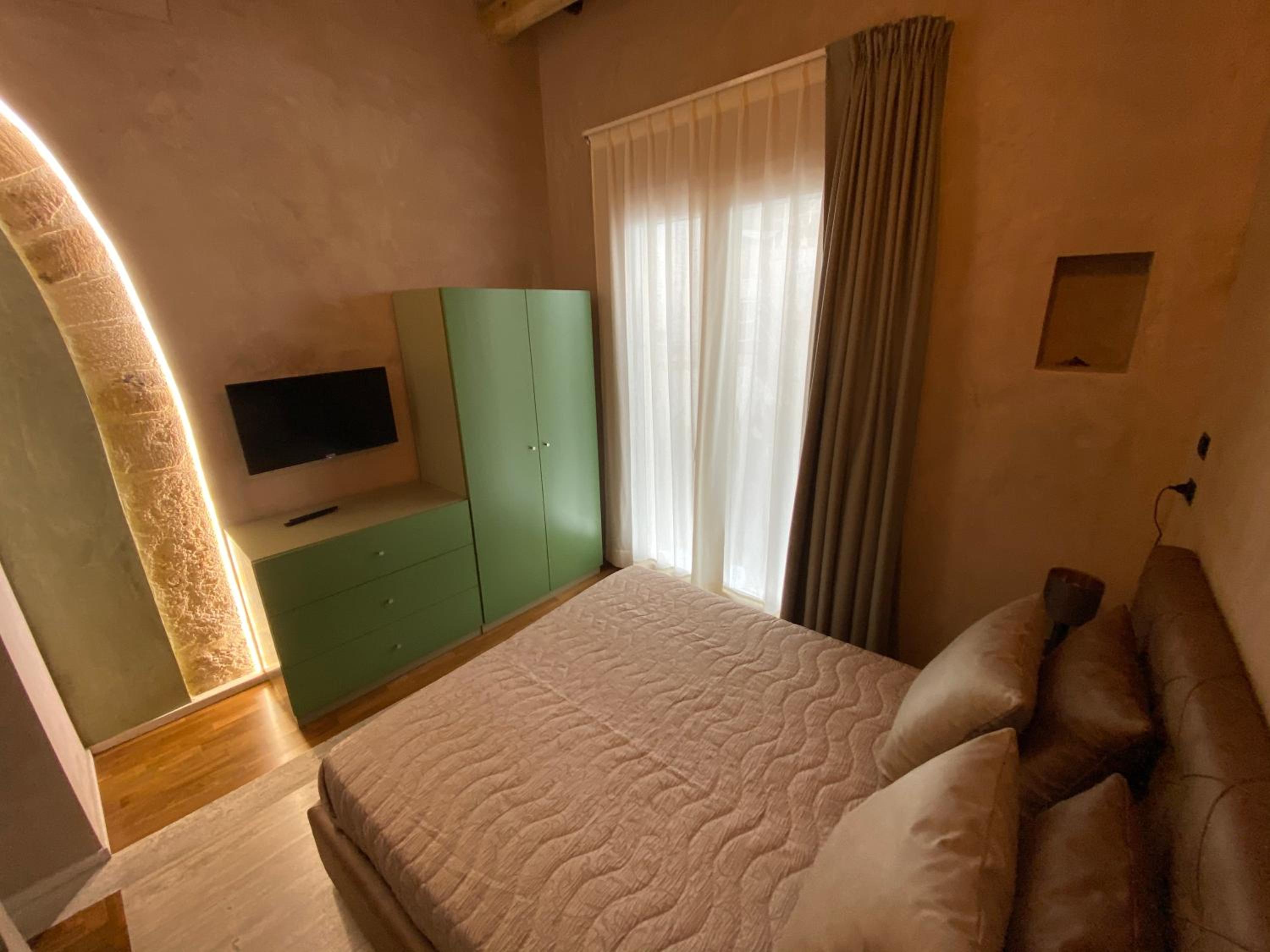 Junior Suite with Terrace - Photo 2