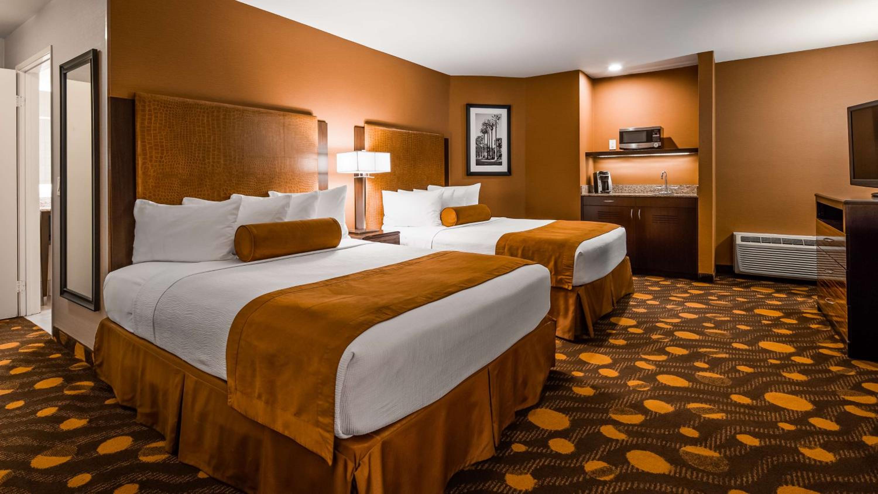 Suite with Two Double Beds - Non-Smoking - Photo 1