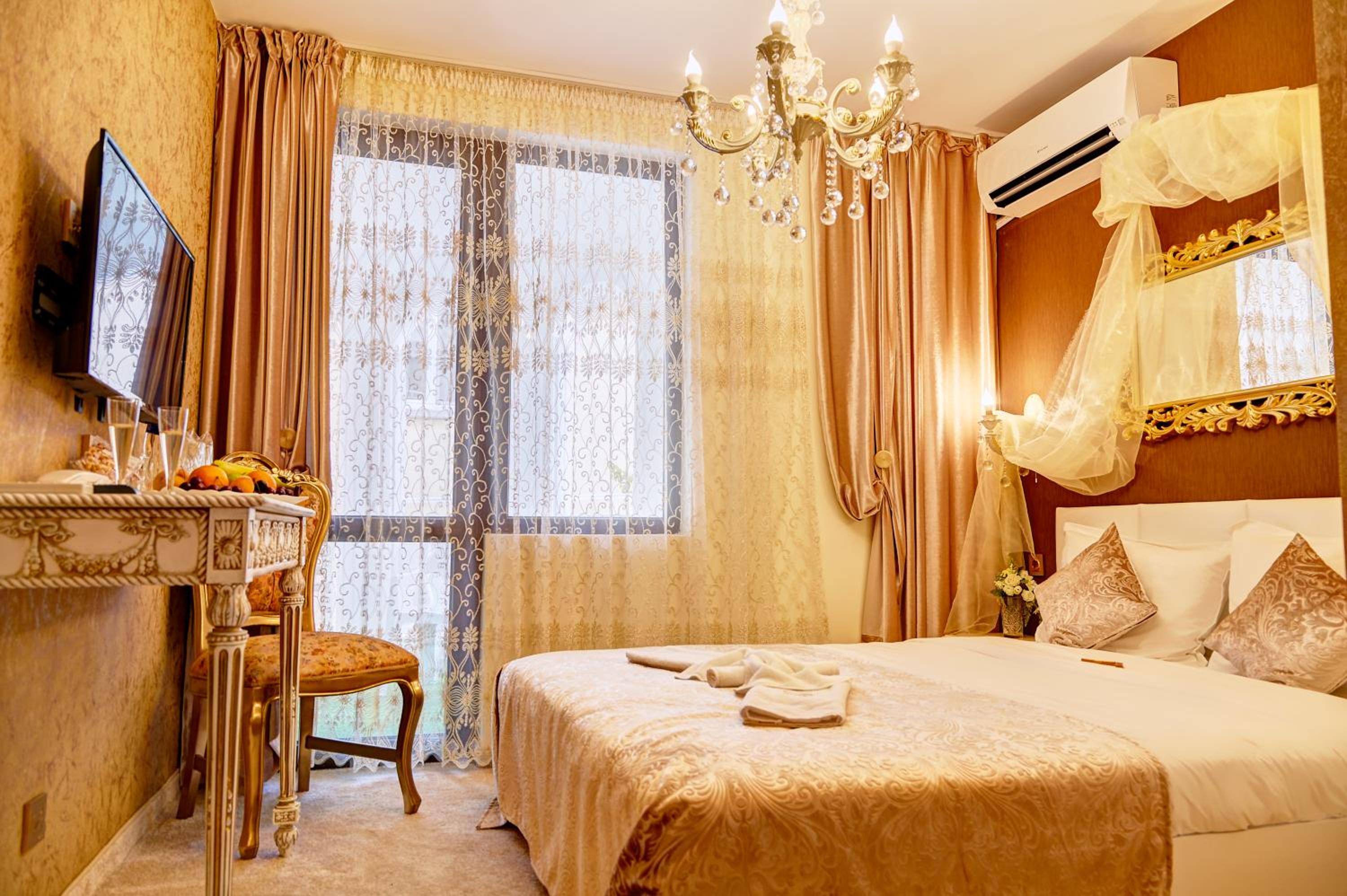 Deluxe Double Room with Balcony photo 1