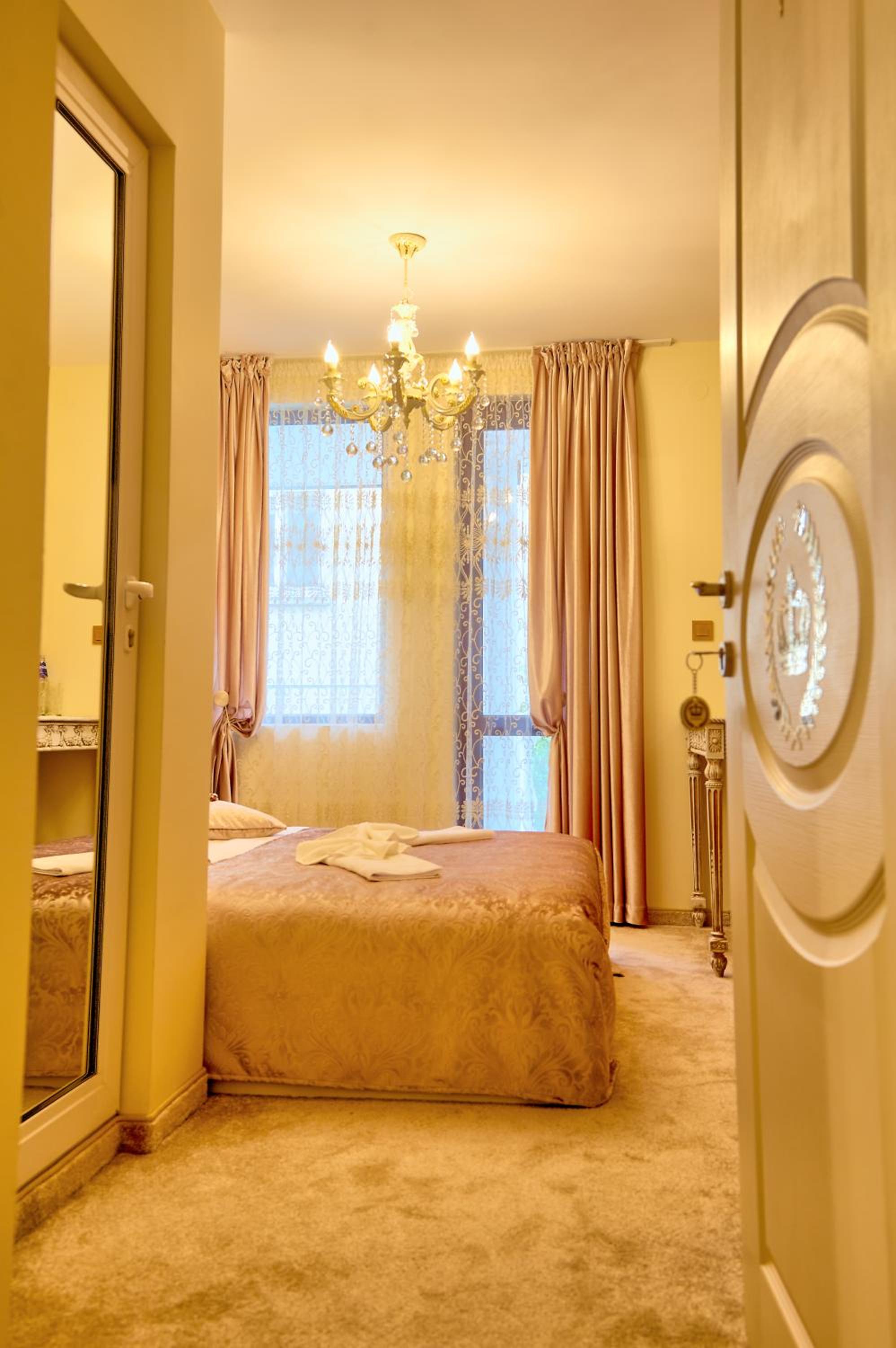 Deluxe Double Room with Balcony - Photo 1