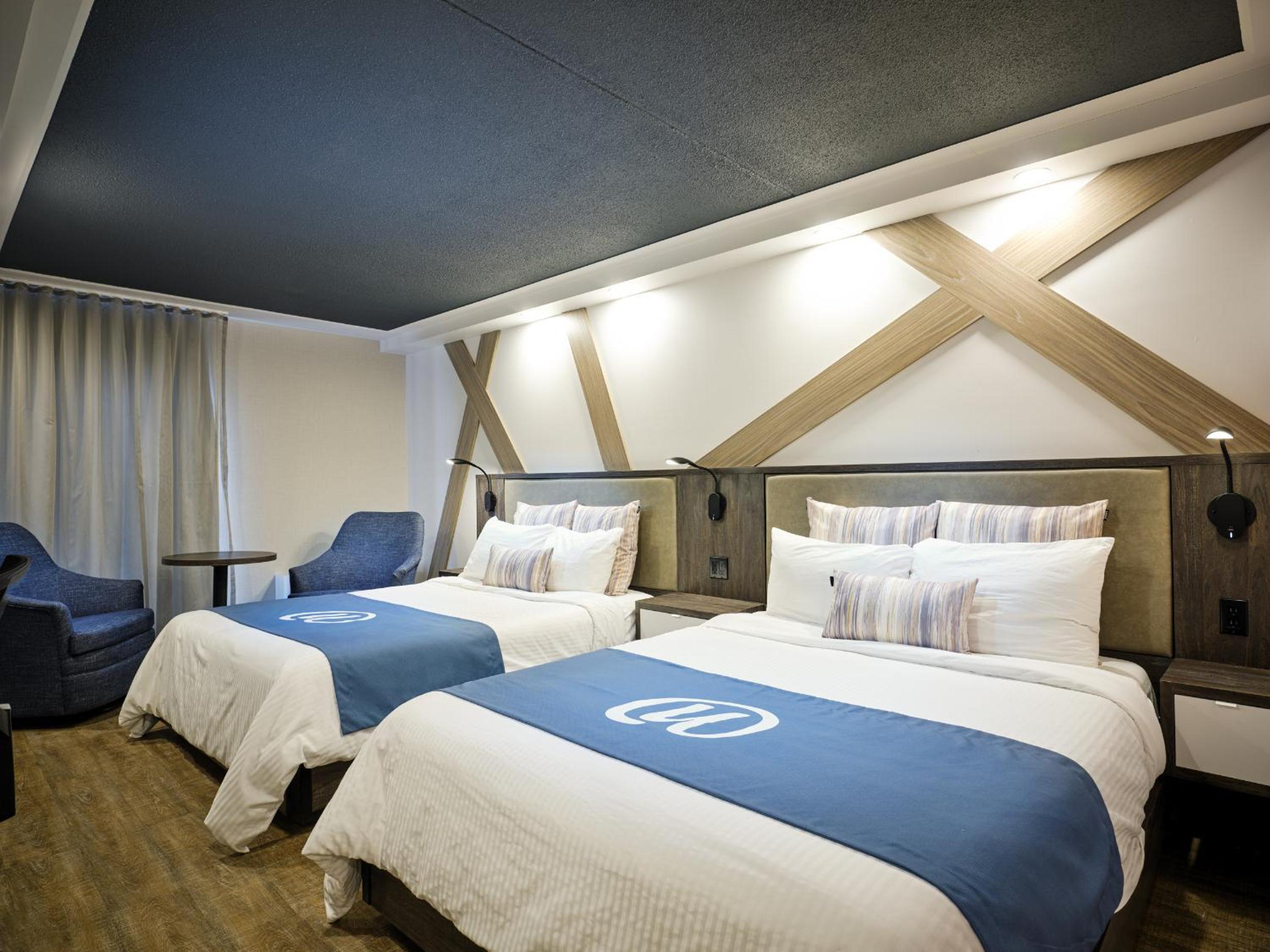 Classic Queen Room with Two Queen Beds - Photo 2