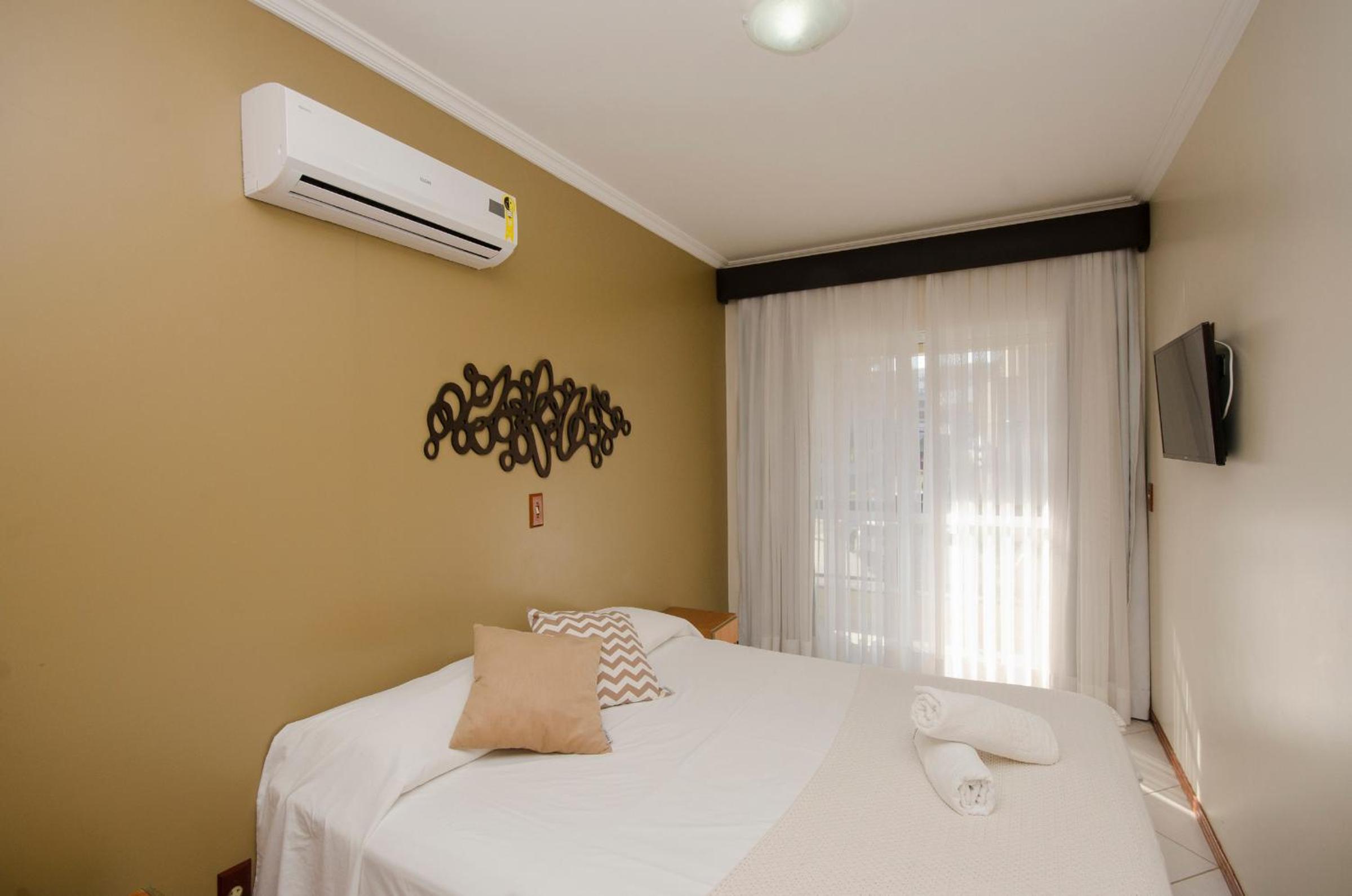 Quadruple Room with Side Sea View photo 3