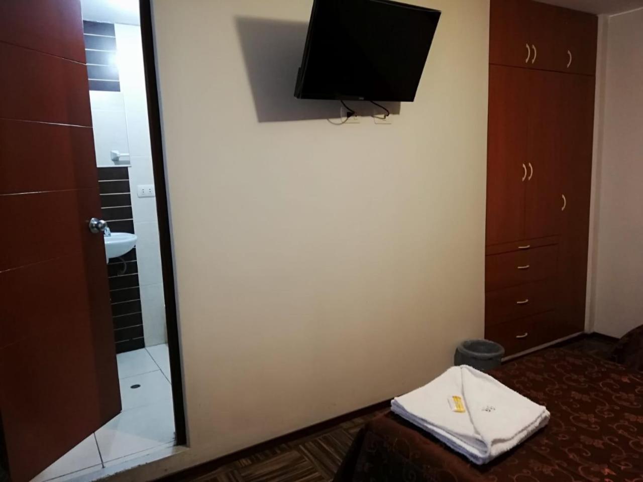 Single Room with Private Bathroom photo 3