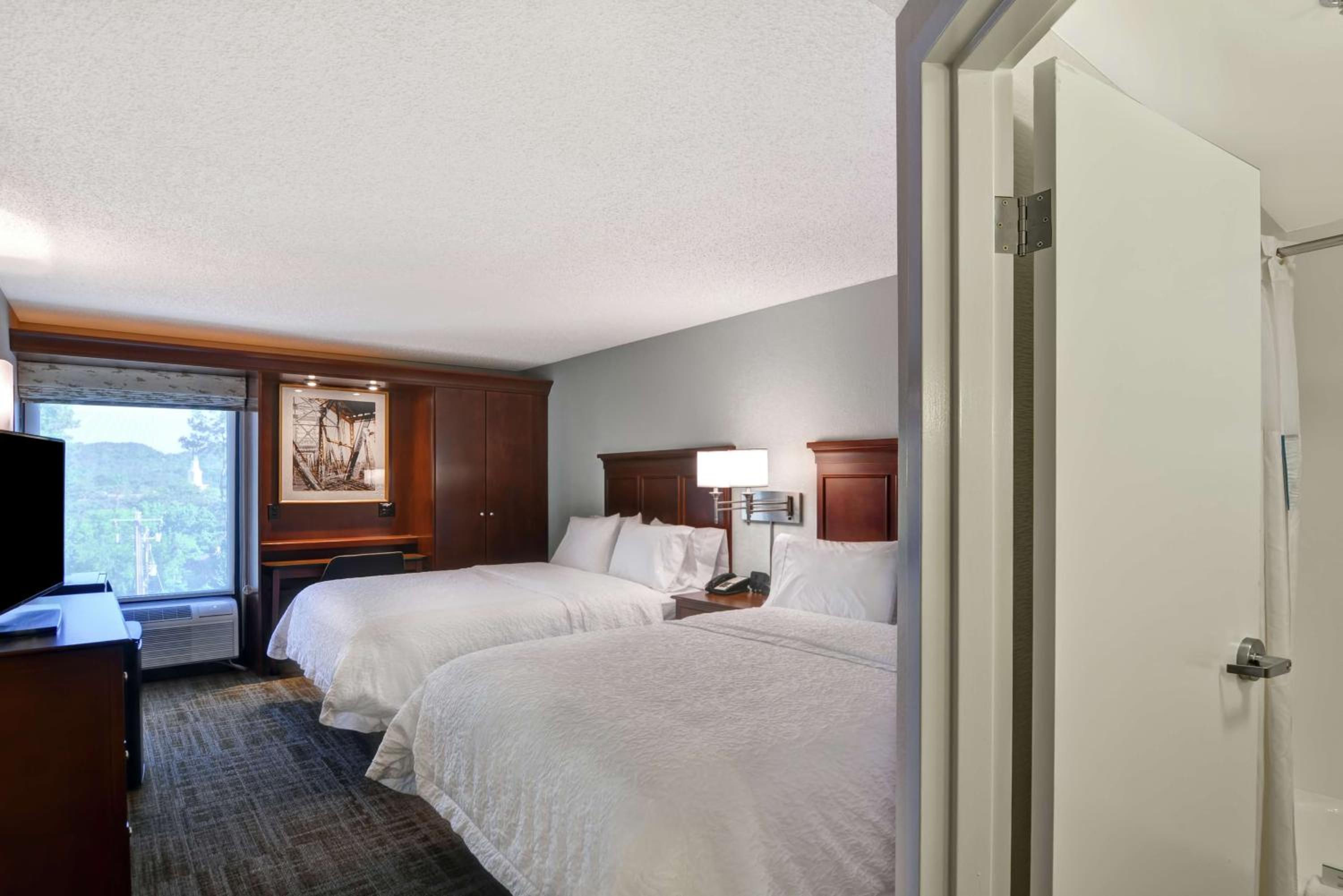 Room with Two Queen Beds - Non-Smoking