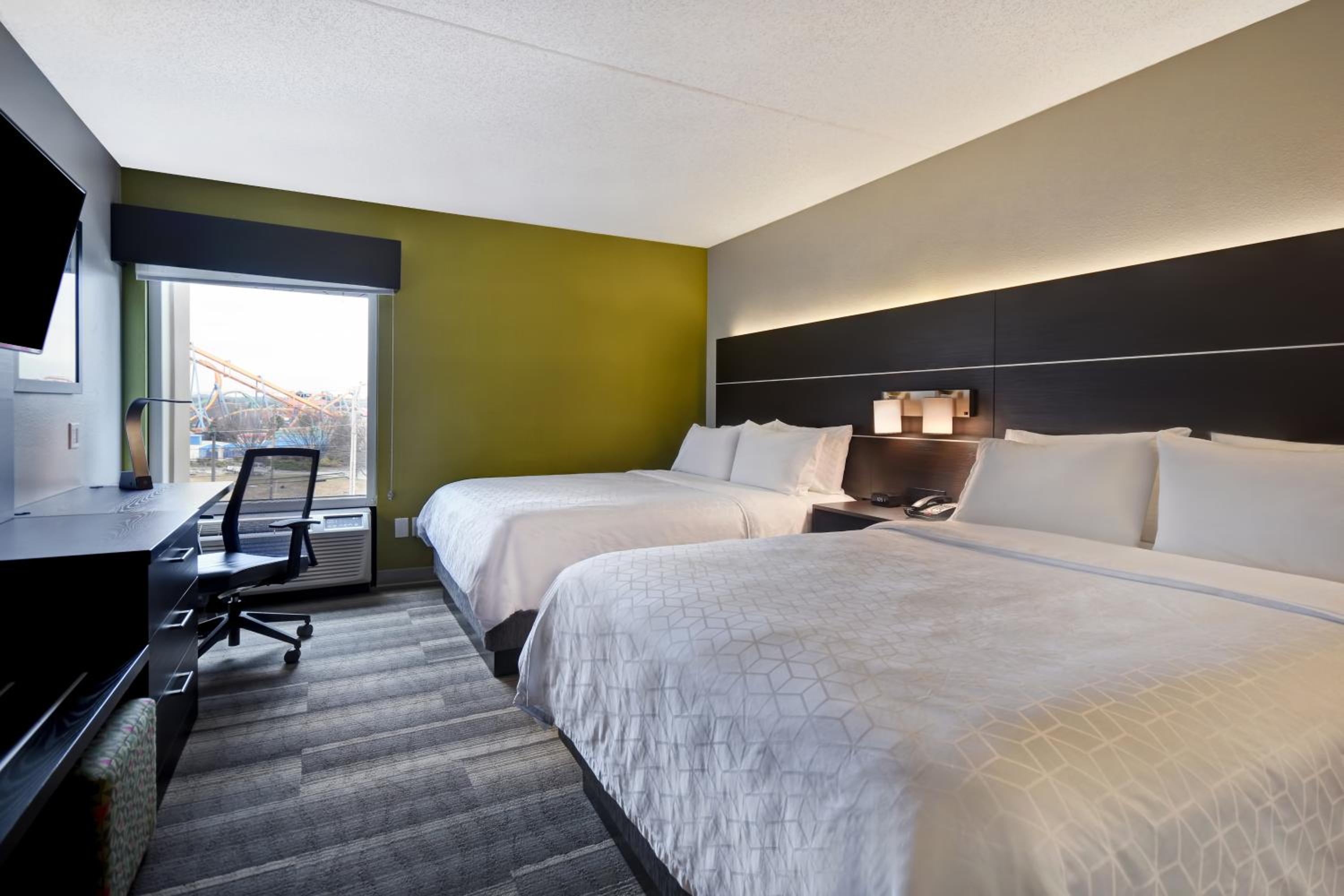 Standard Room with Two Queen Beds - Photo 1