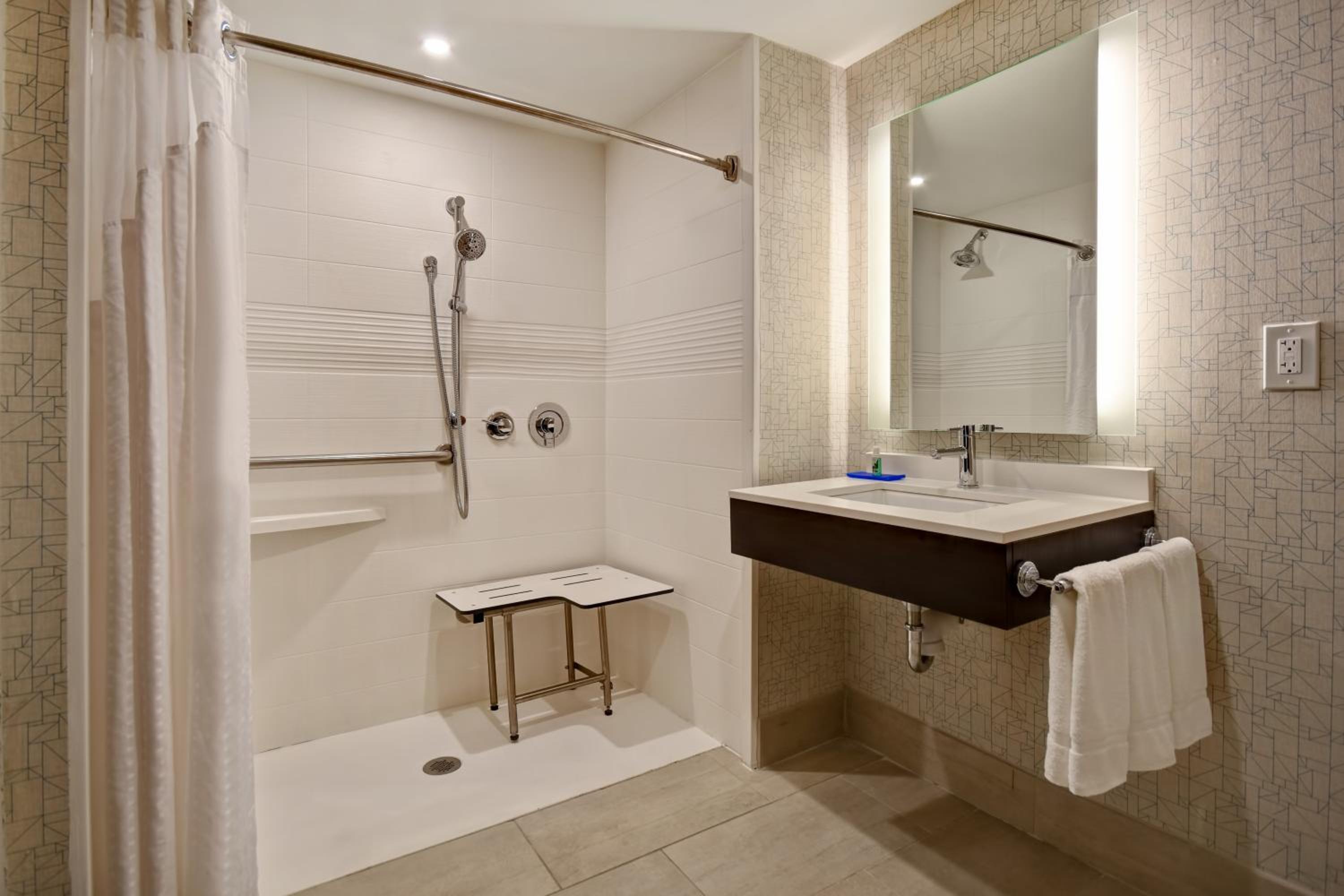 Standard King Room with Mobility Accessible Roll-In Shower - Photo 2