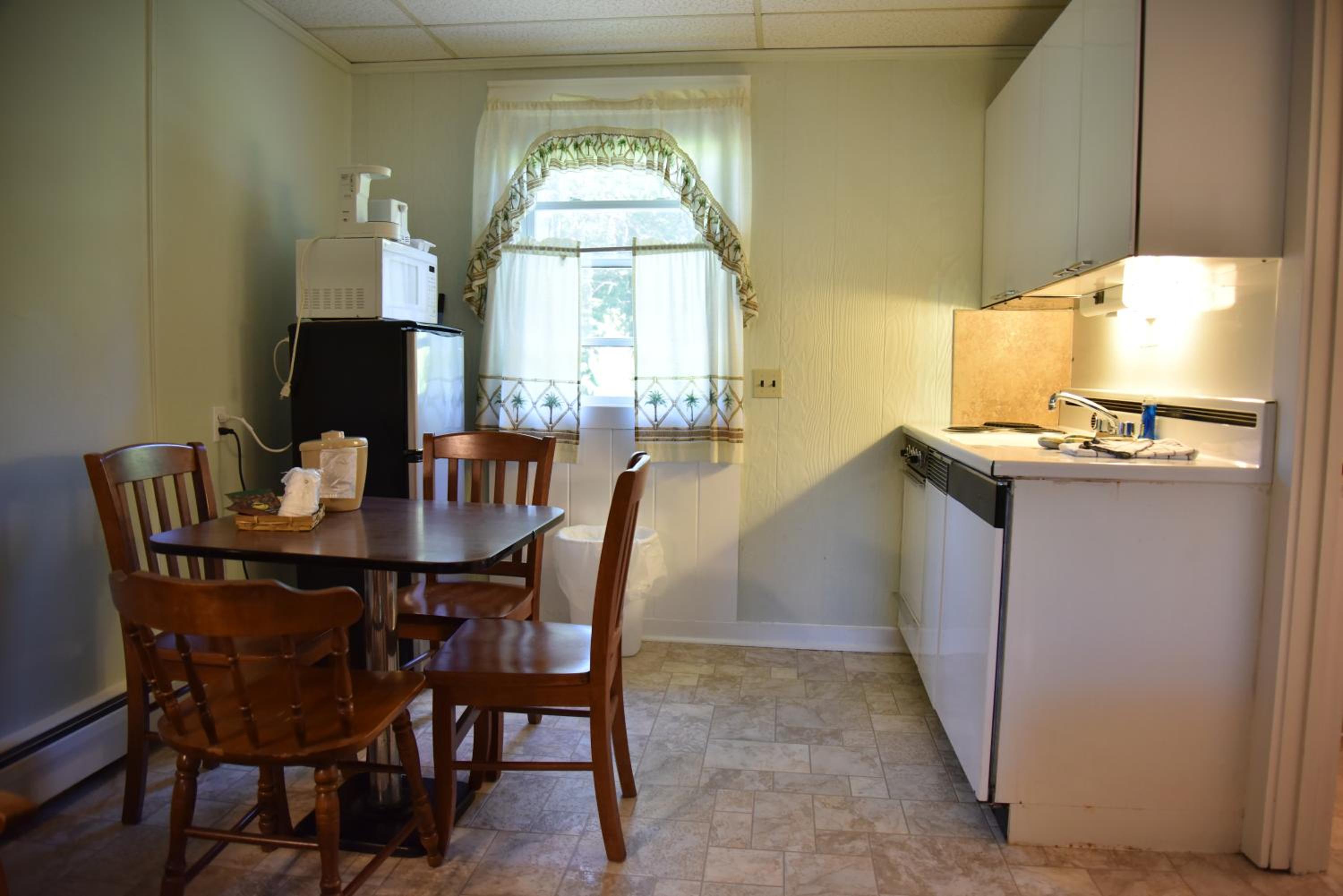 Superior Family Room - Photo 3