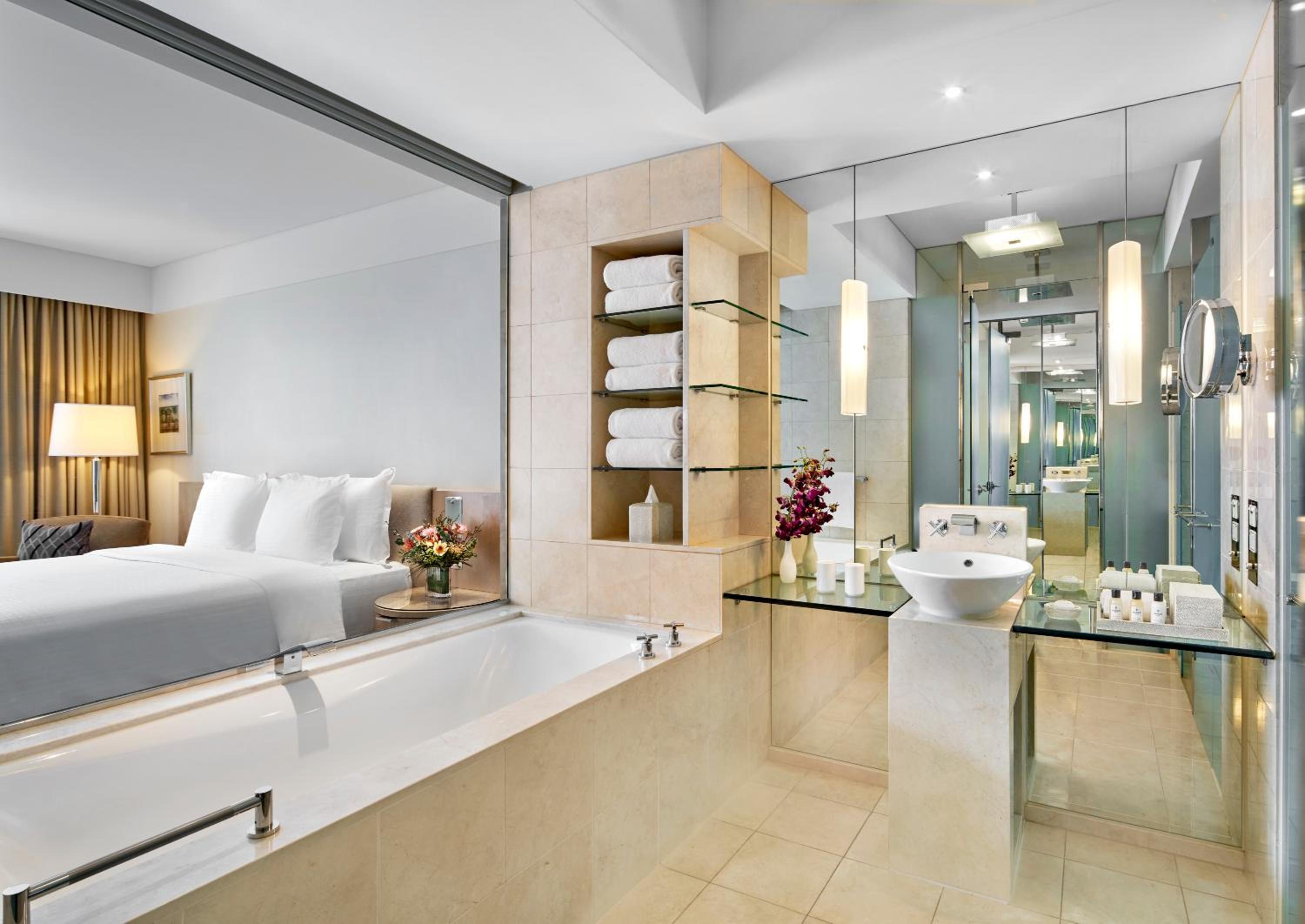 Executive Deluxe King Room - Club Access