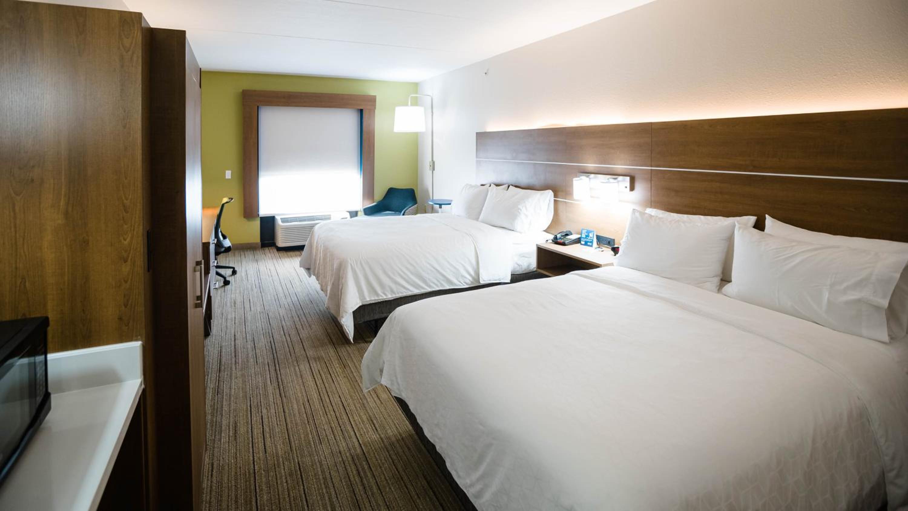 Standard Queen Room with Two Queen Beds and Tub - Mobility/Communications Accessible - Photo 1