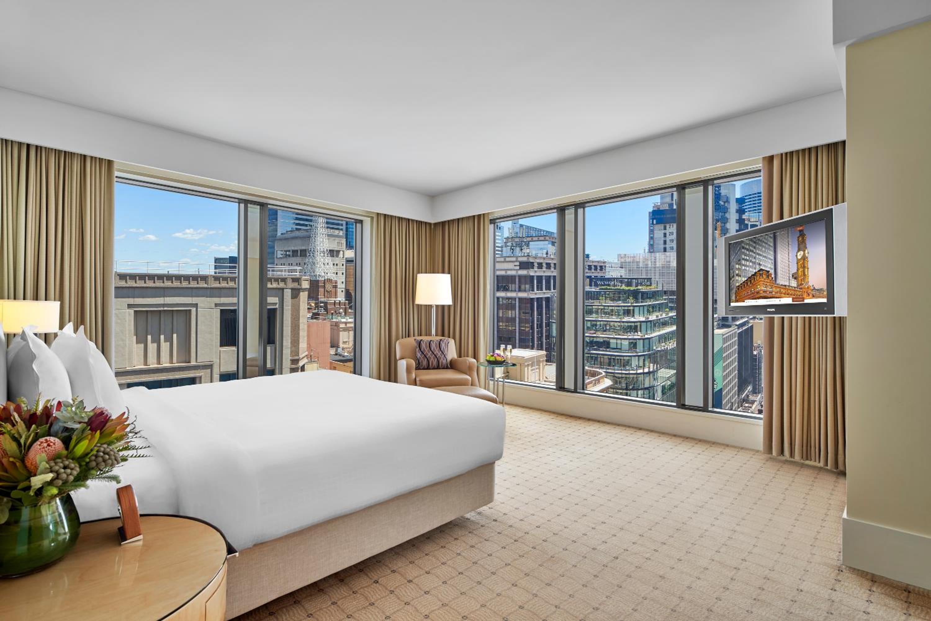 Deluxe King Suite - Club Access