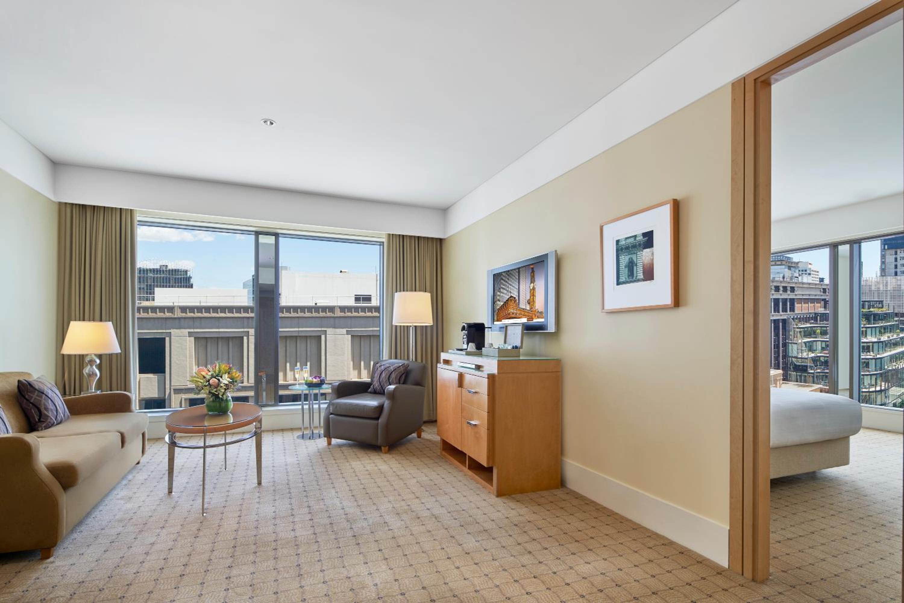 Deluxe King Suite - Club Access