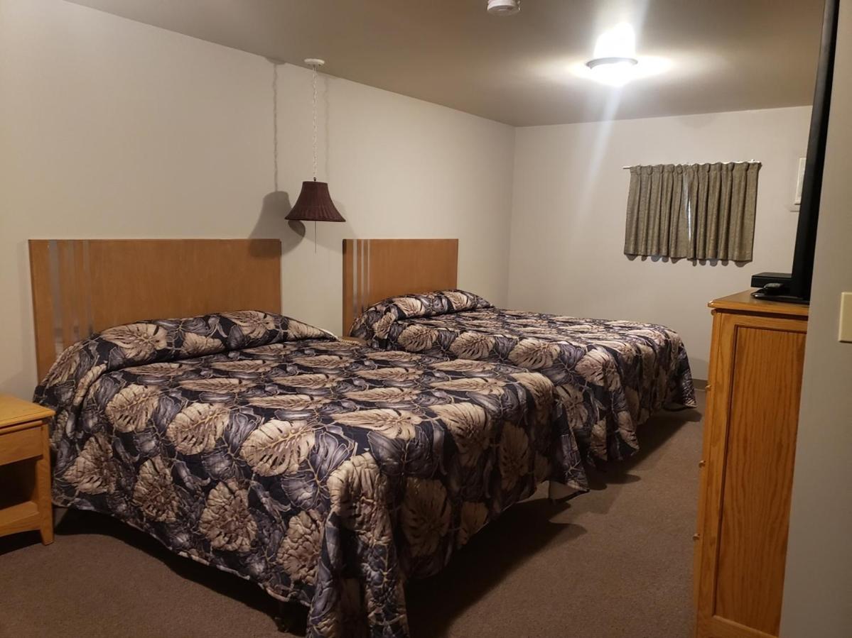 Deluxe Queen Room with Two Queen Beds photo 1