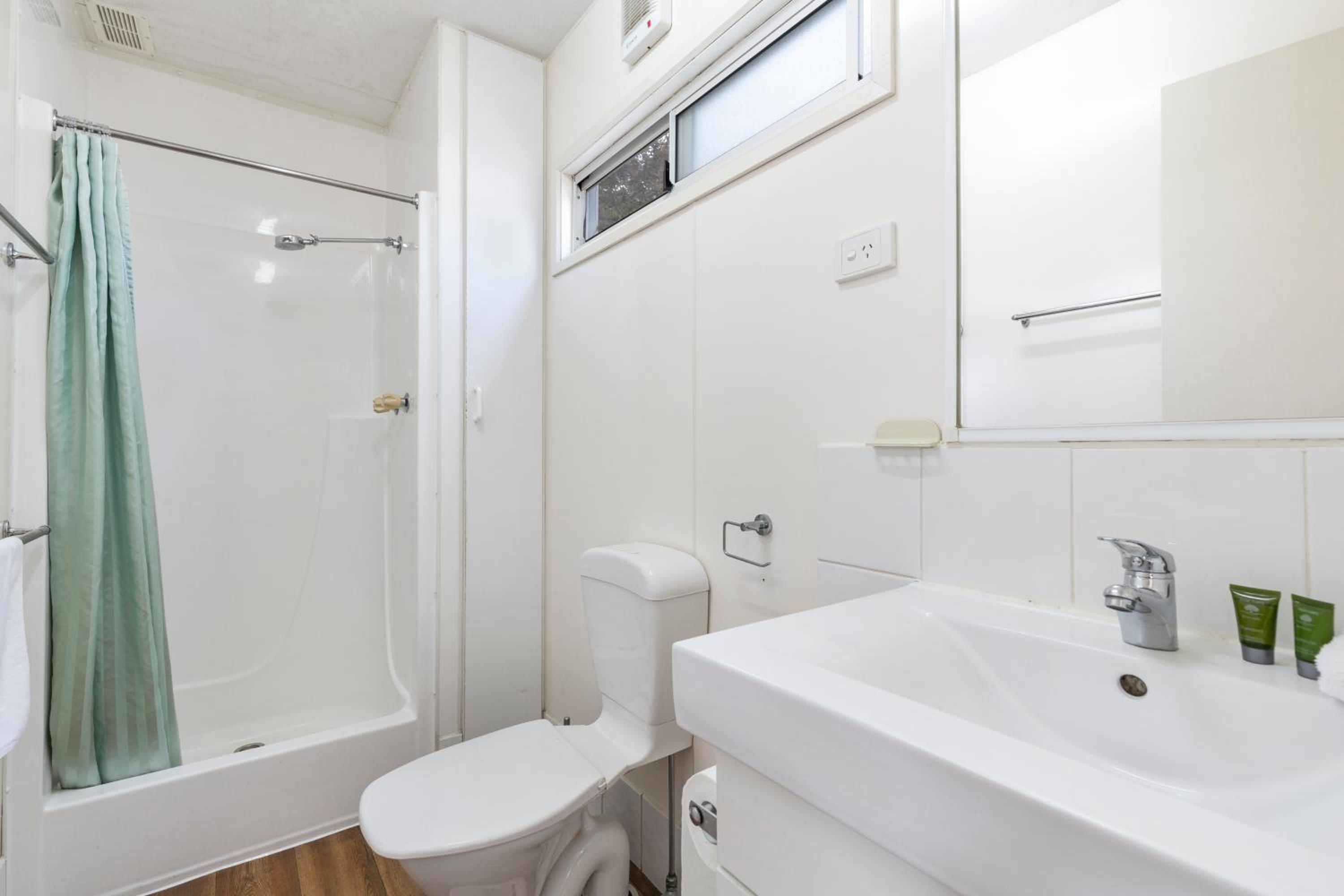 Standard Double Room - Photo 7