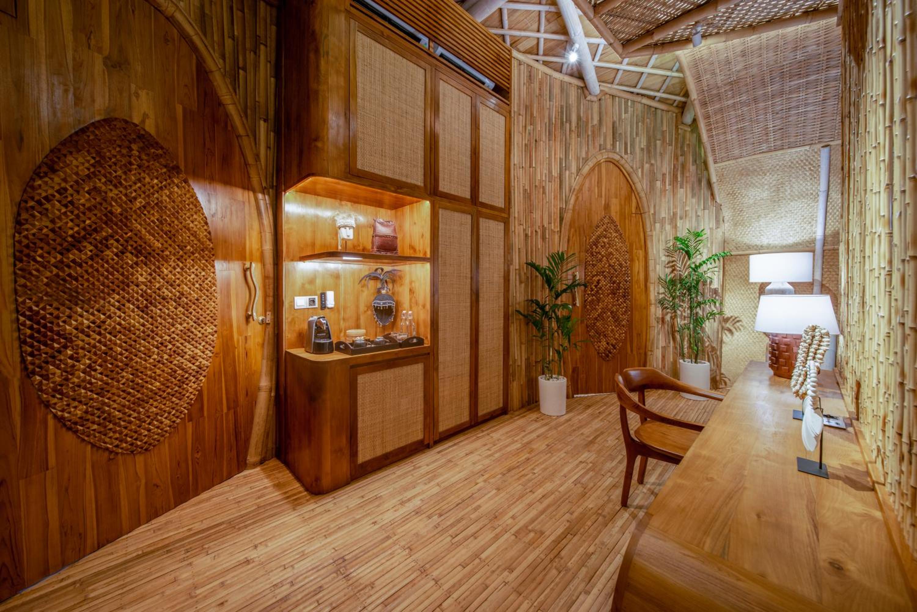 Cocoon Jungle photo 3