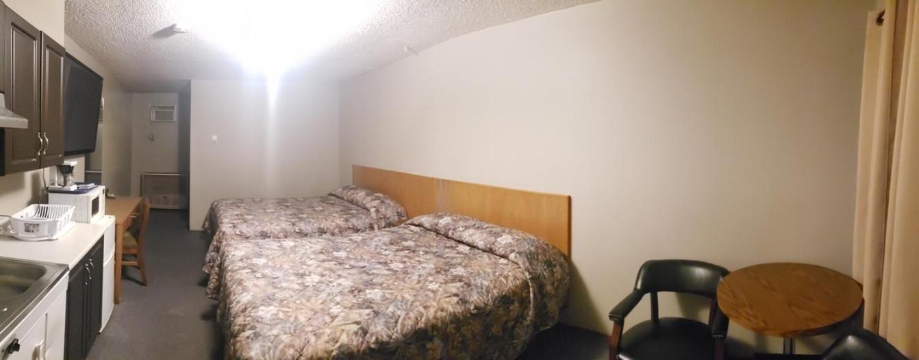 Deluxe Queen Room with Two Queen Beds photo 2