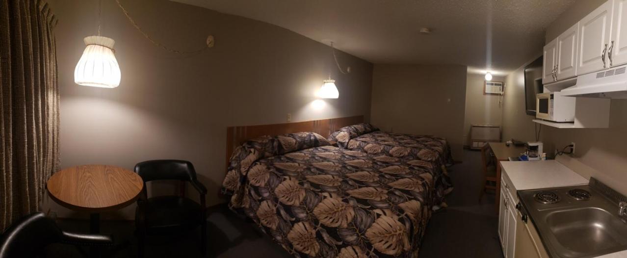 Deluxe Queen Room with Two Queen Beds photo 1
