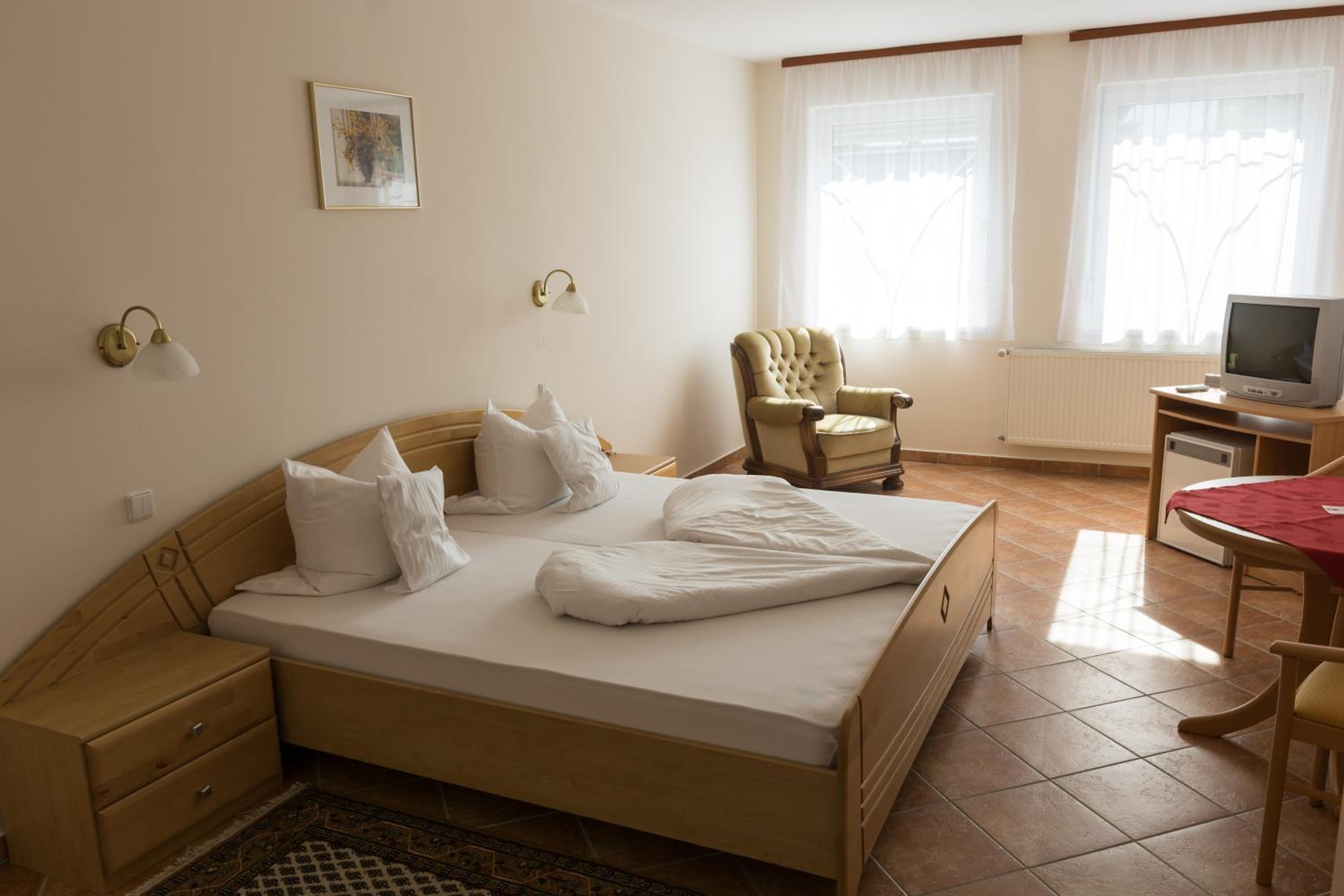 Standard Queen Room photo 3