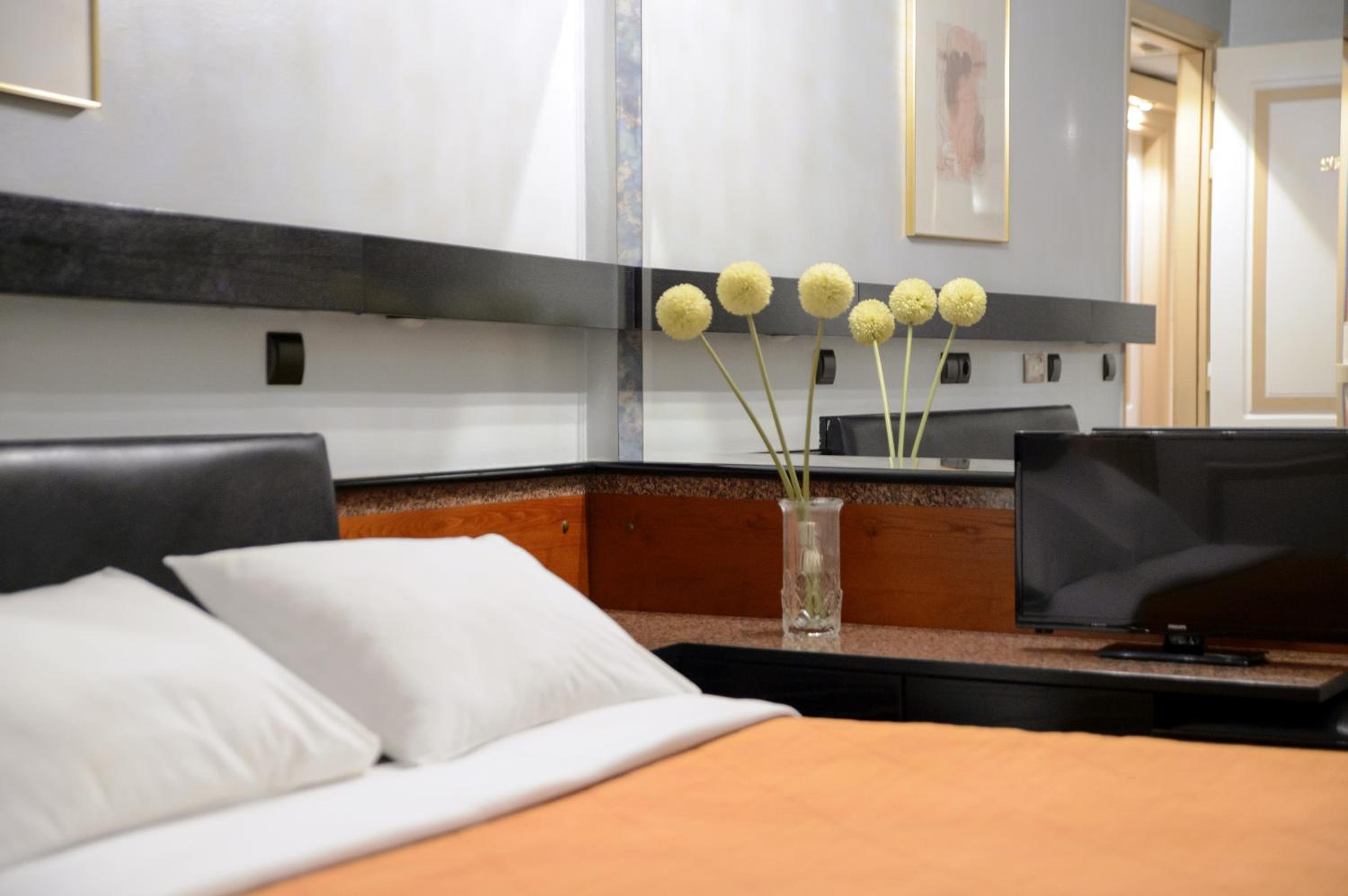 Small Double Room photo 2