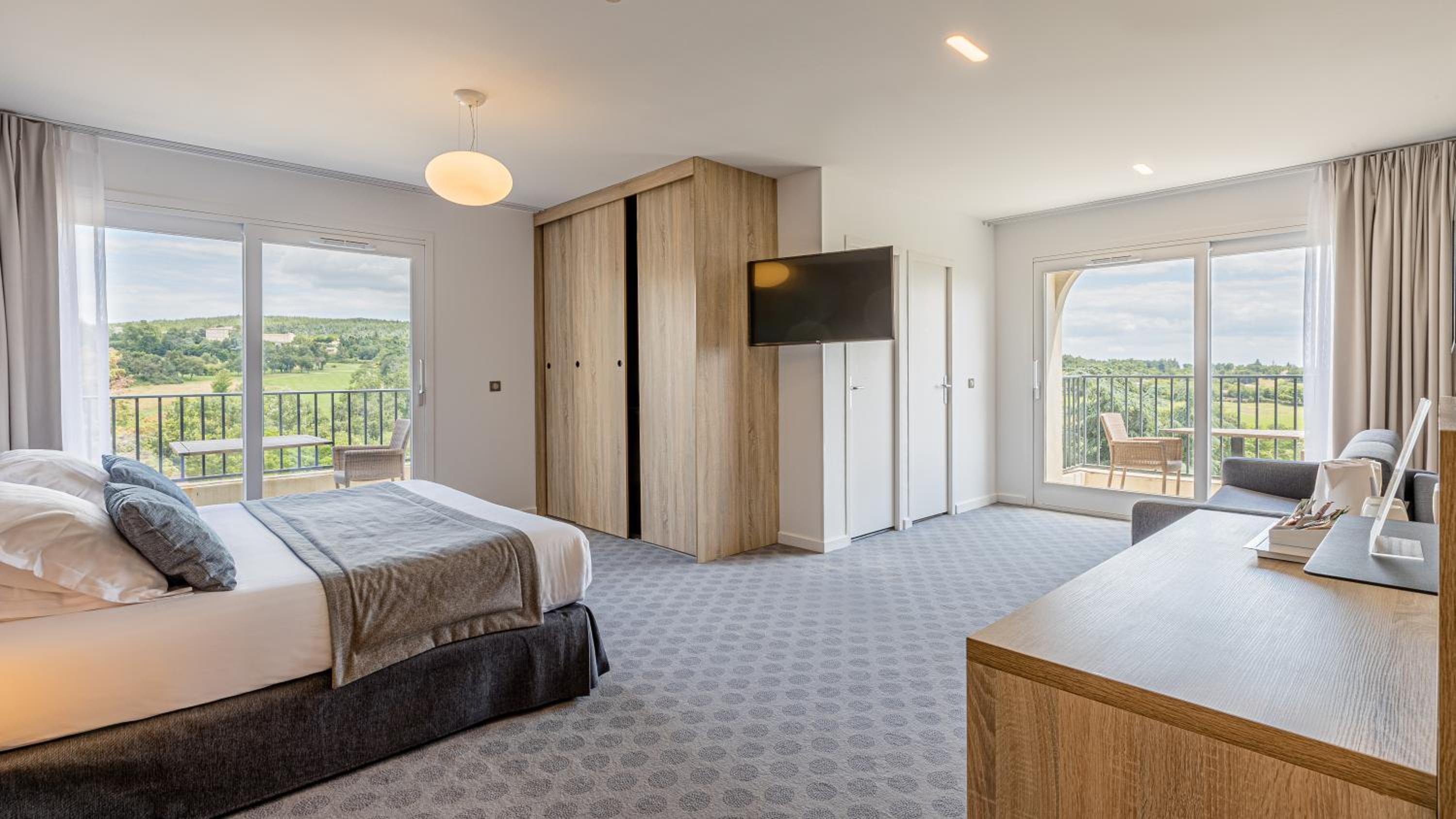 Deluxe Family Room