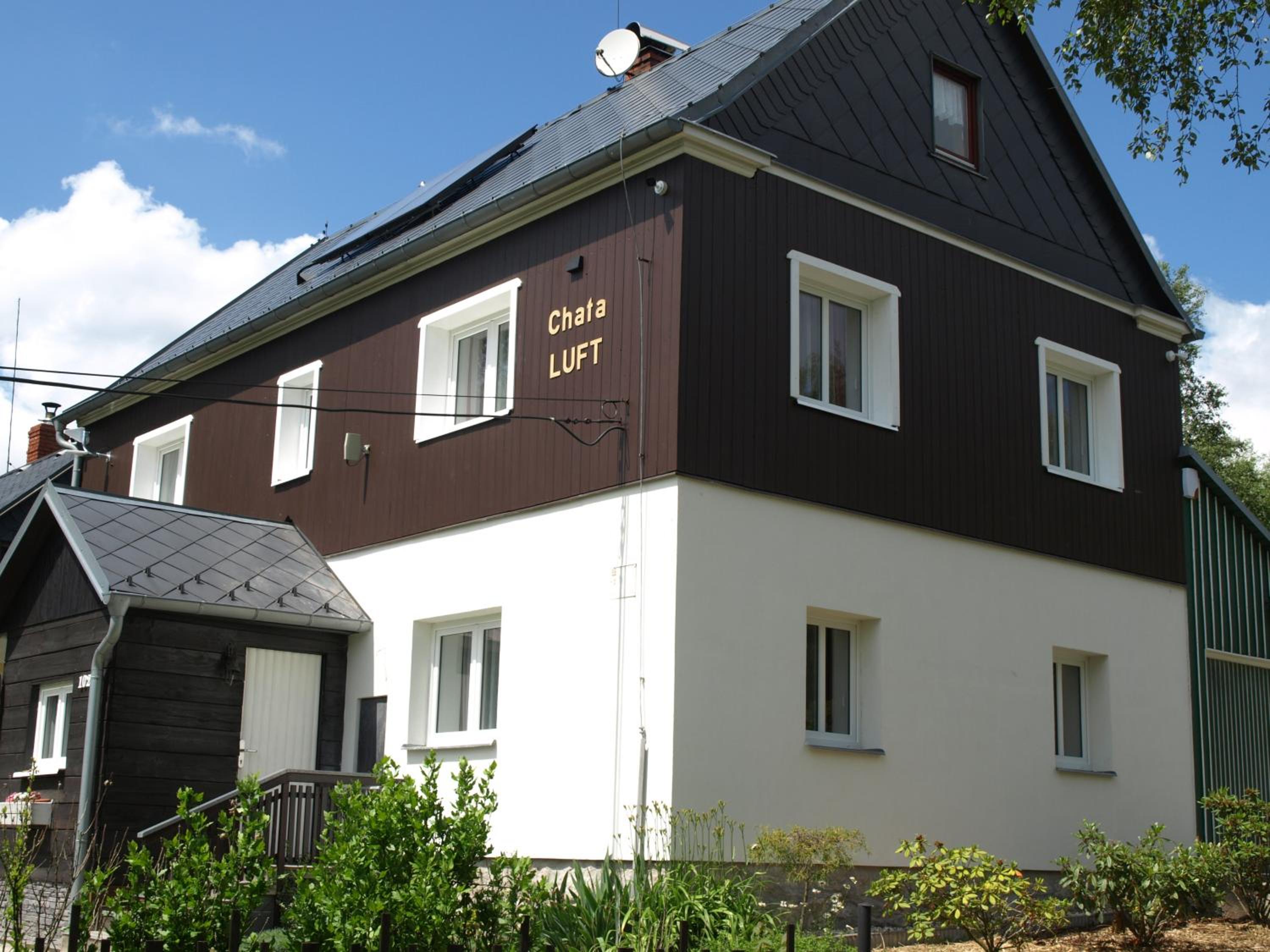 Five-Bedroom House photo 2