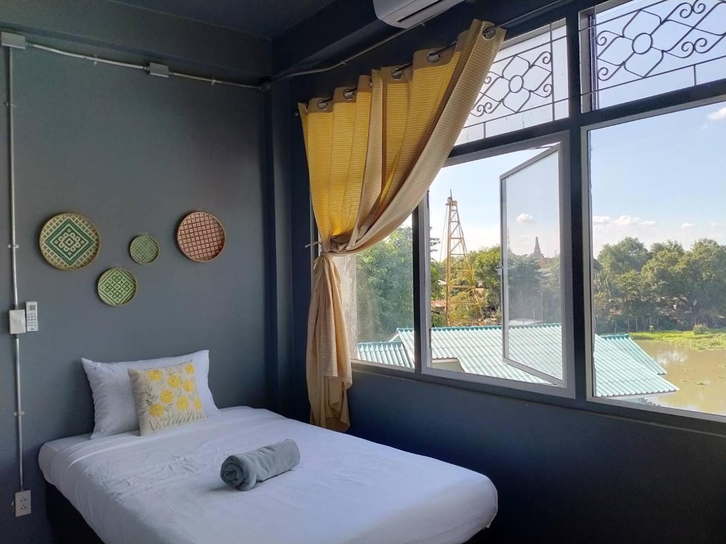 Standard Single Room with Shared Bathroom