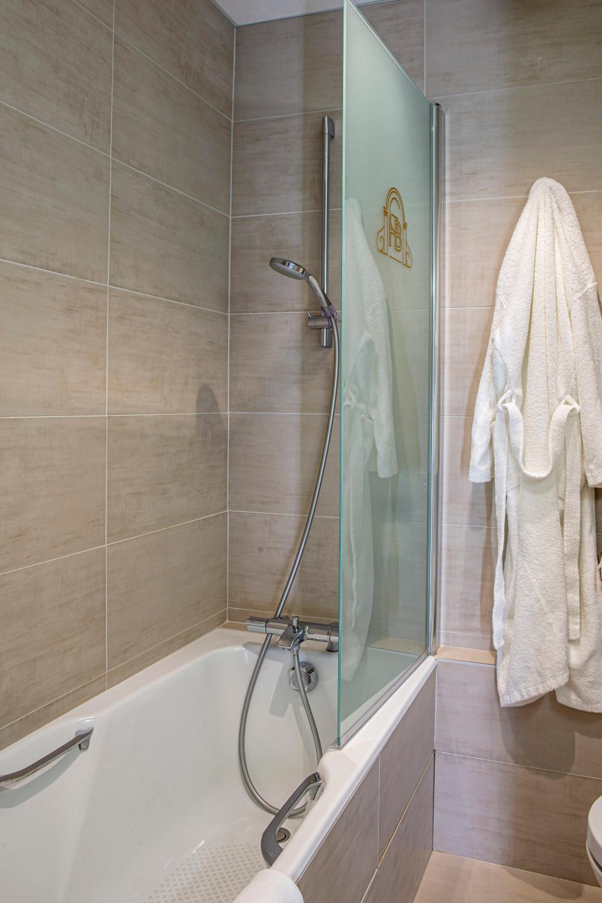 Superior Double or Twin Room - Photo 4