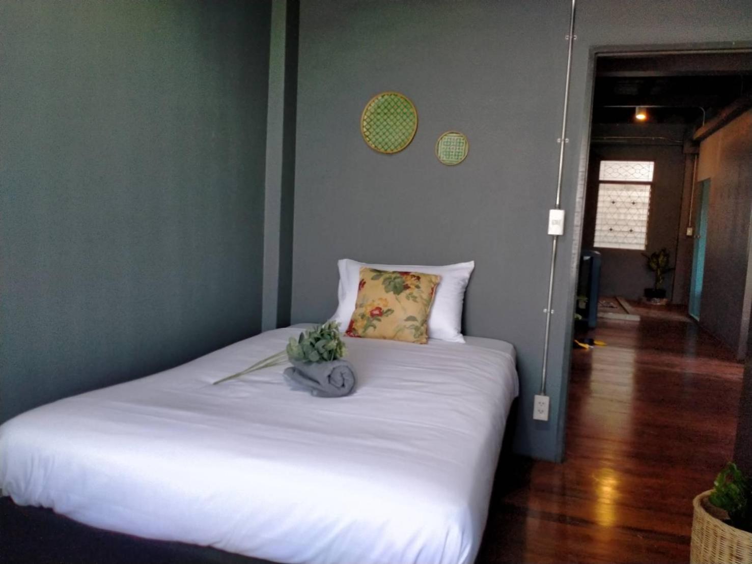 Standard Single Room with Fan with Shared Bathroom photo 3