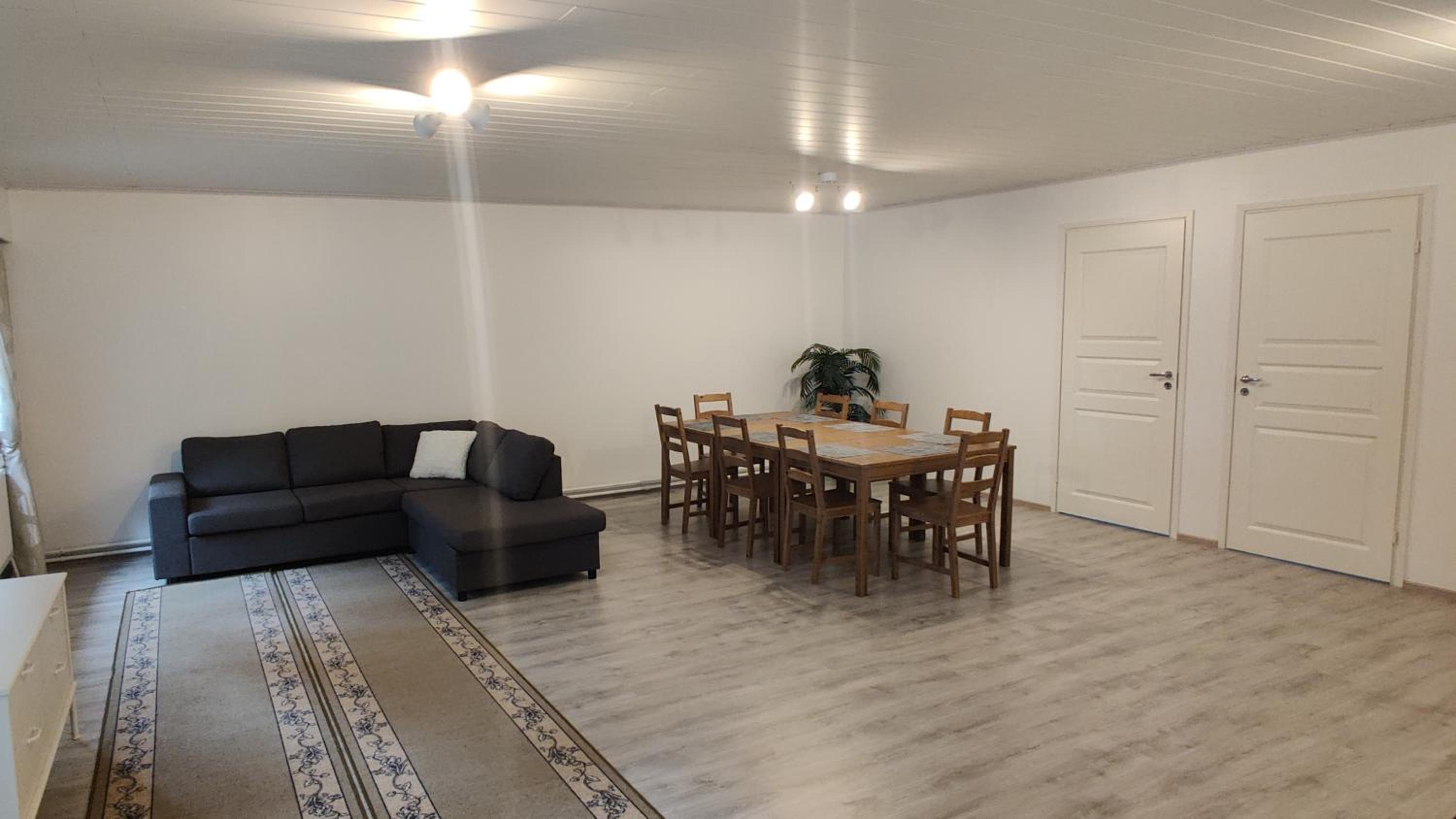 Three-Bedroom Apartment photo 2