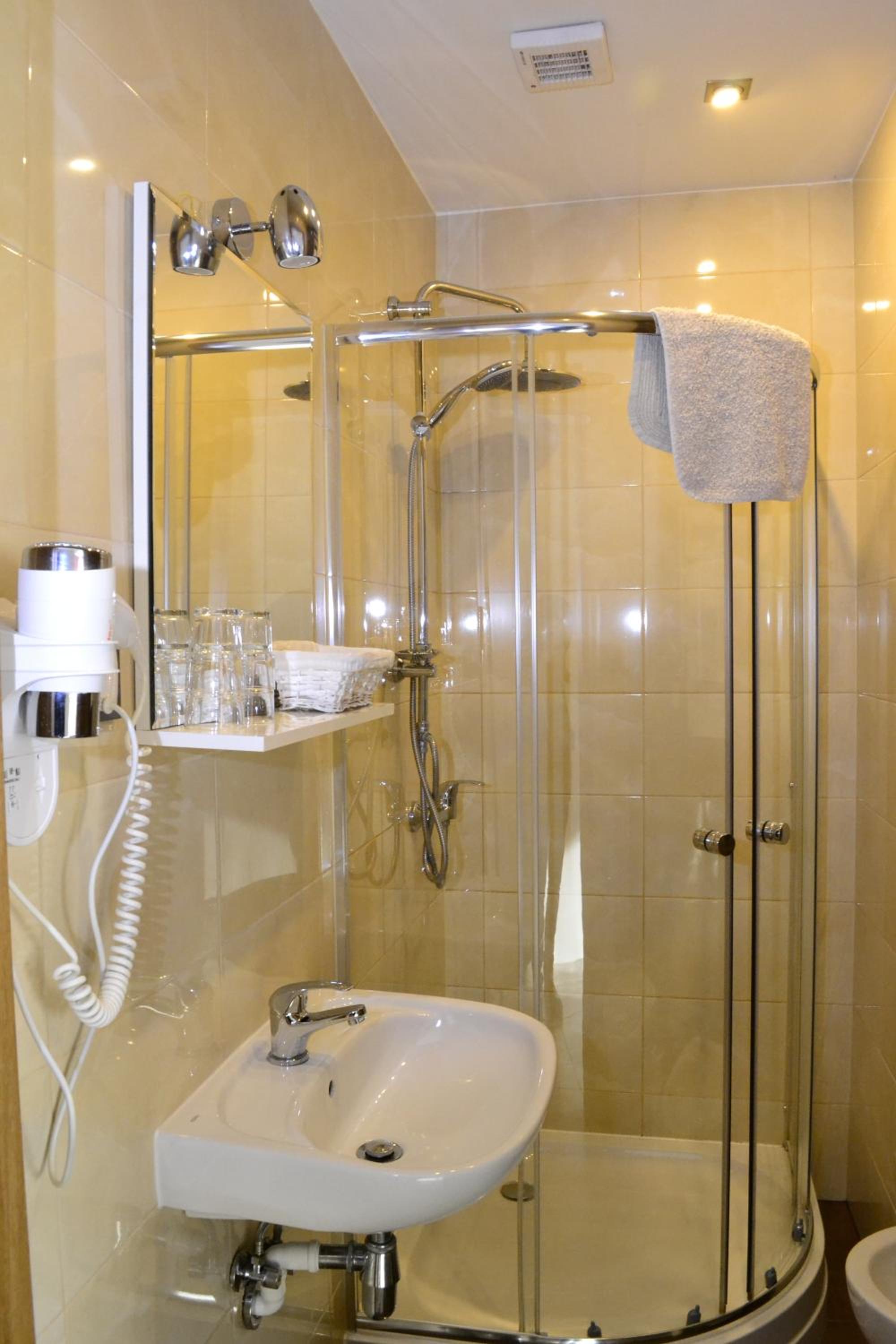 Apartment - Photo 2
