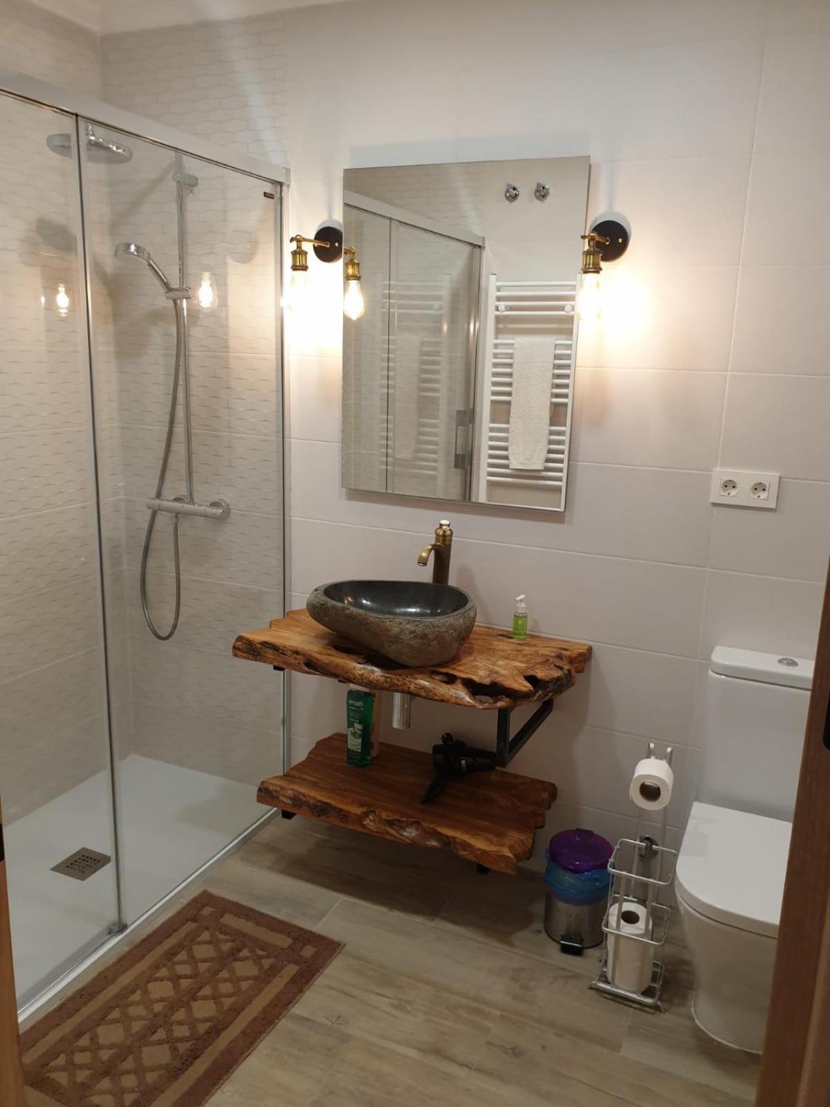 Deluxe Queen Room with Two Queen Beds - Photo 10