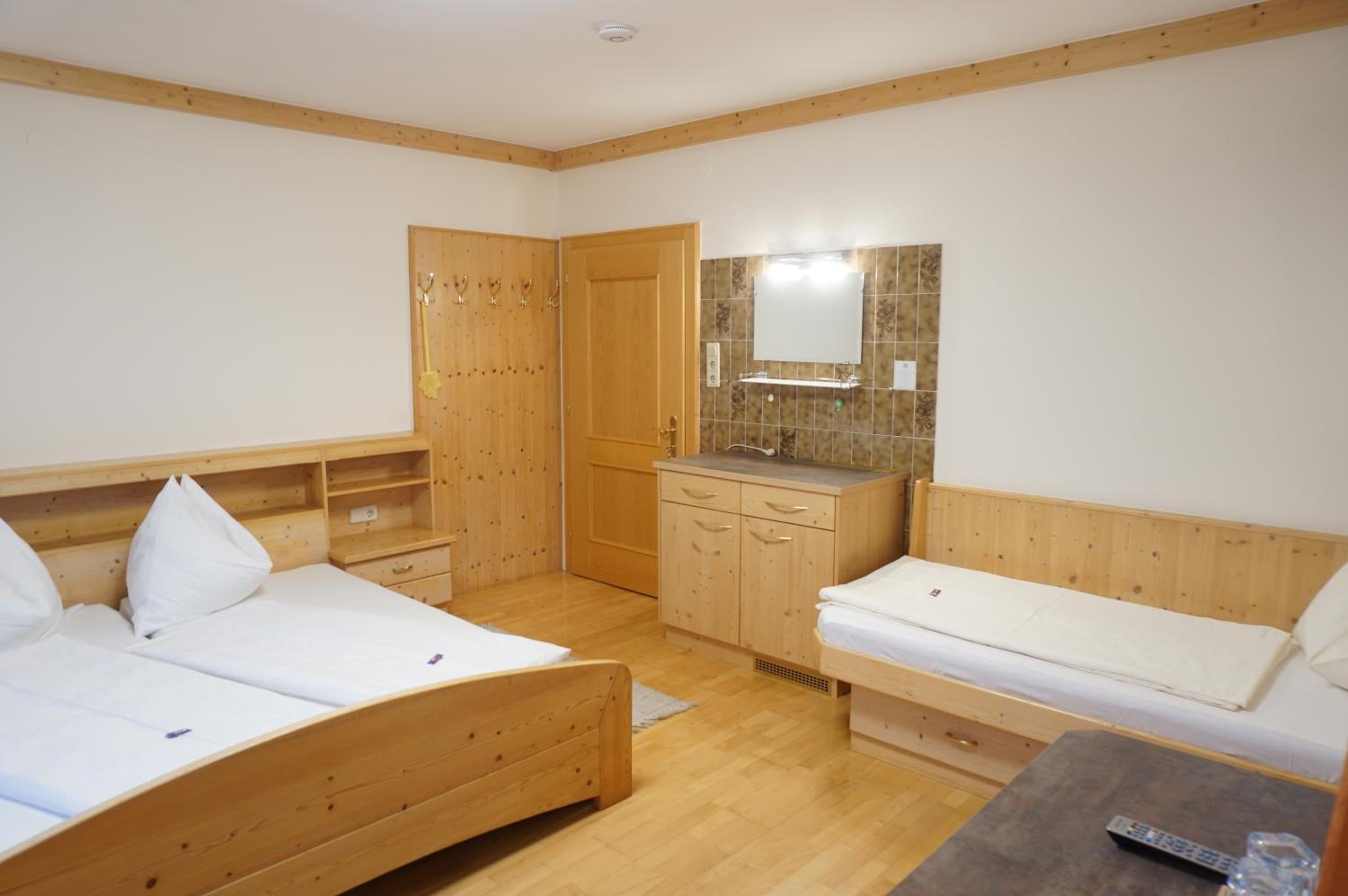 Double Room with Balcony (3 Adults) photo 2