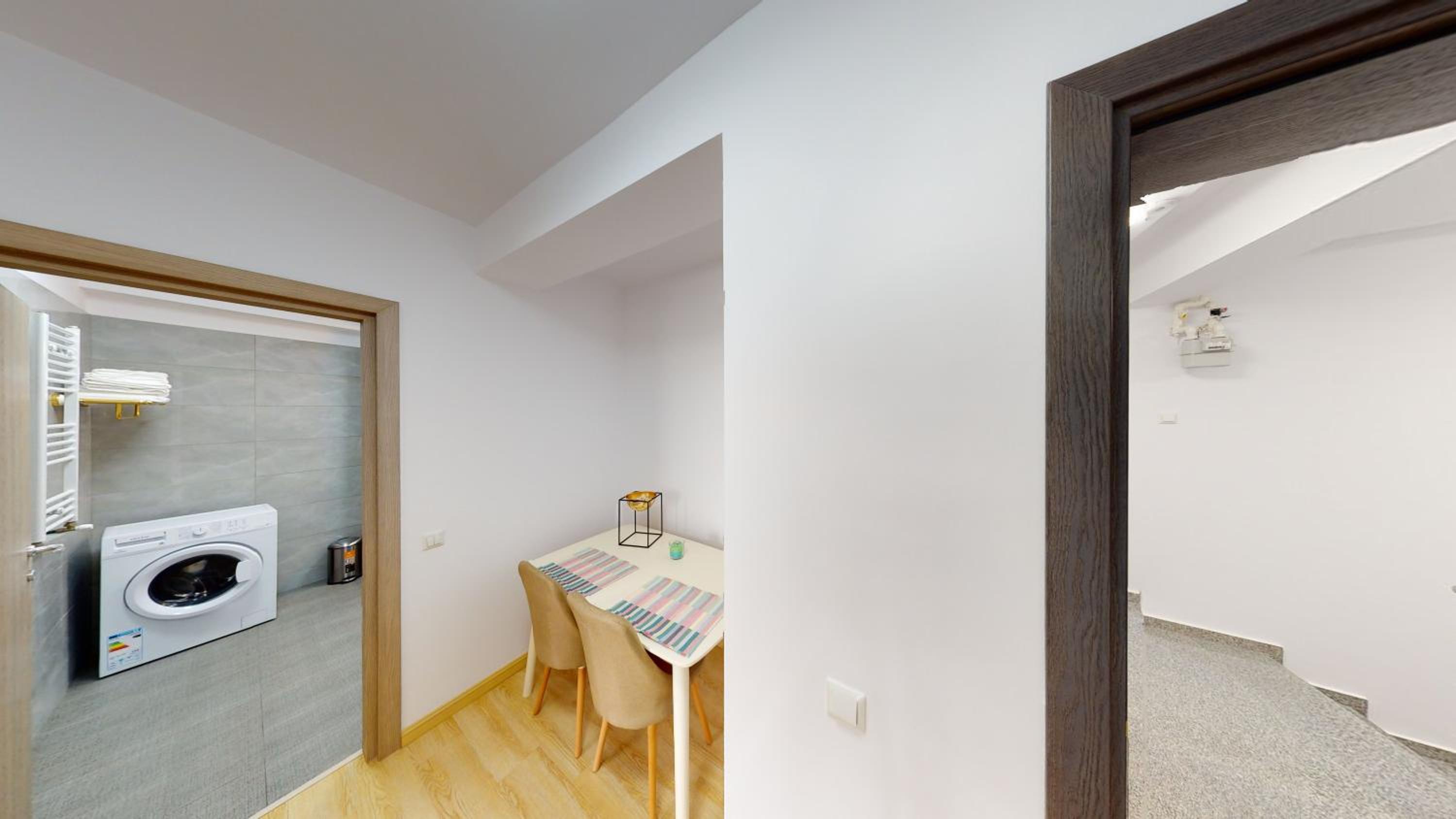King Junior Suite with Balcony - Photo 5