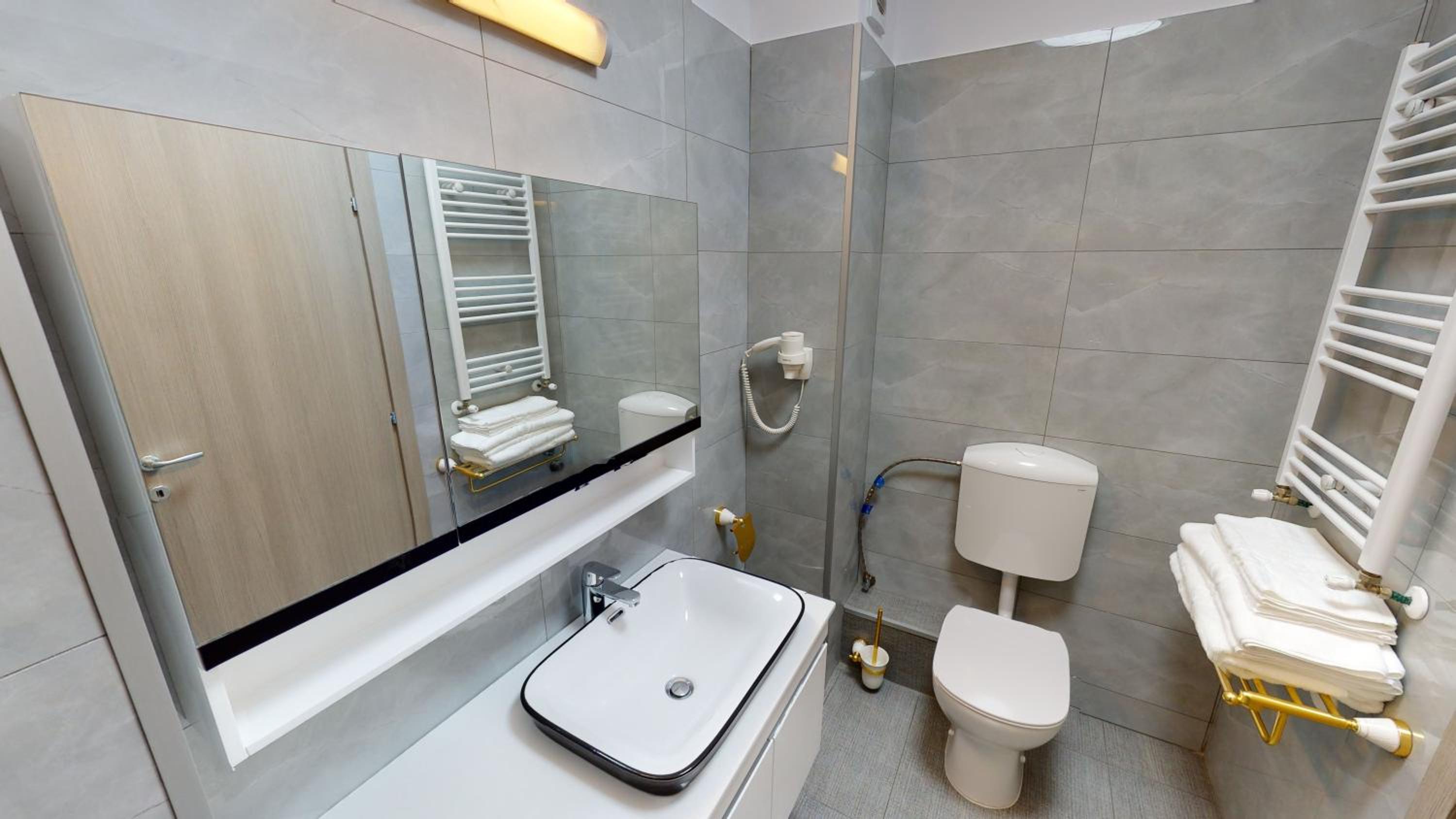 King Apartment - Photo 14