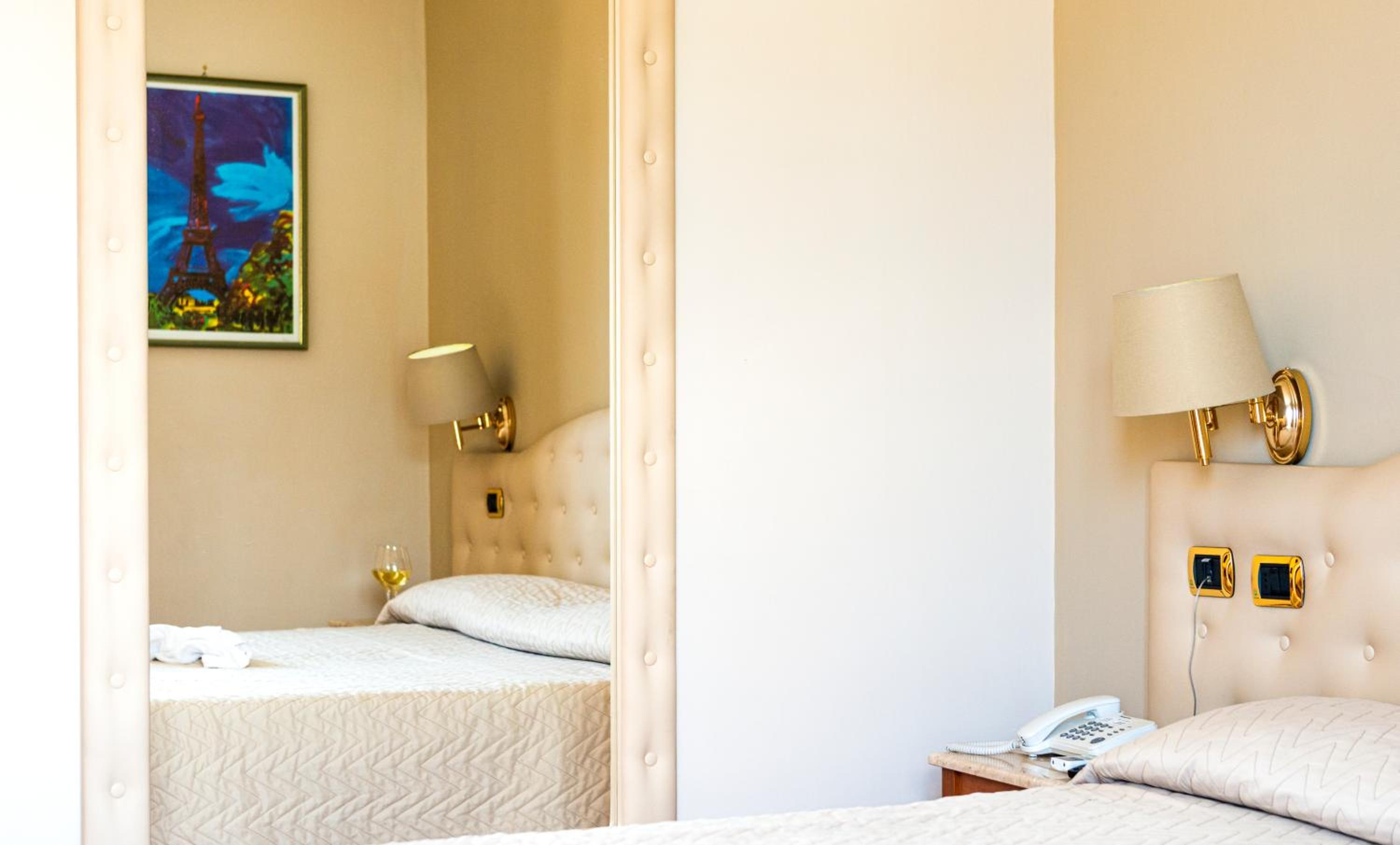 Double Room - Photo 7