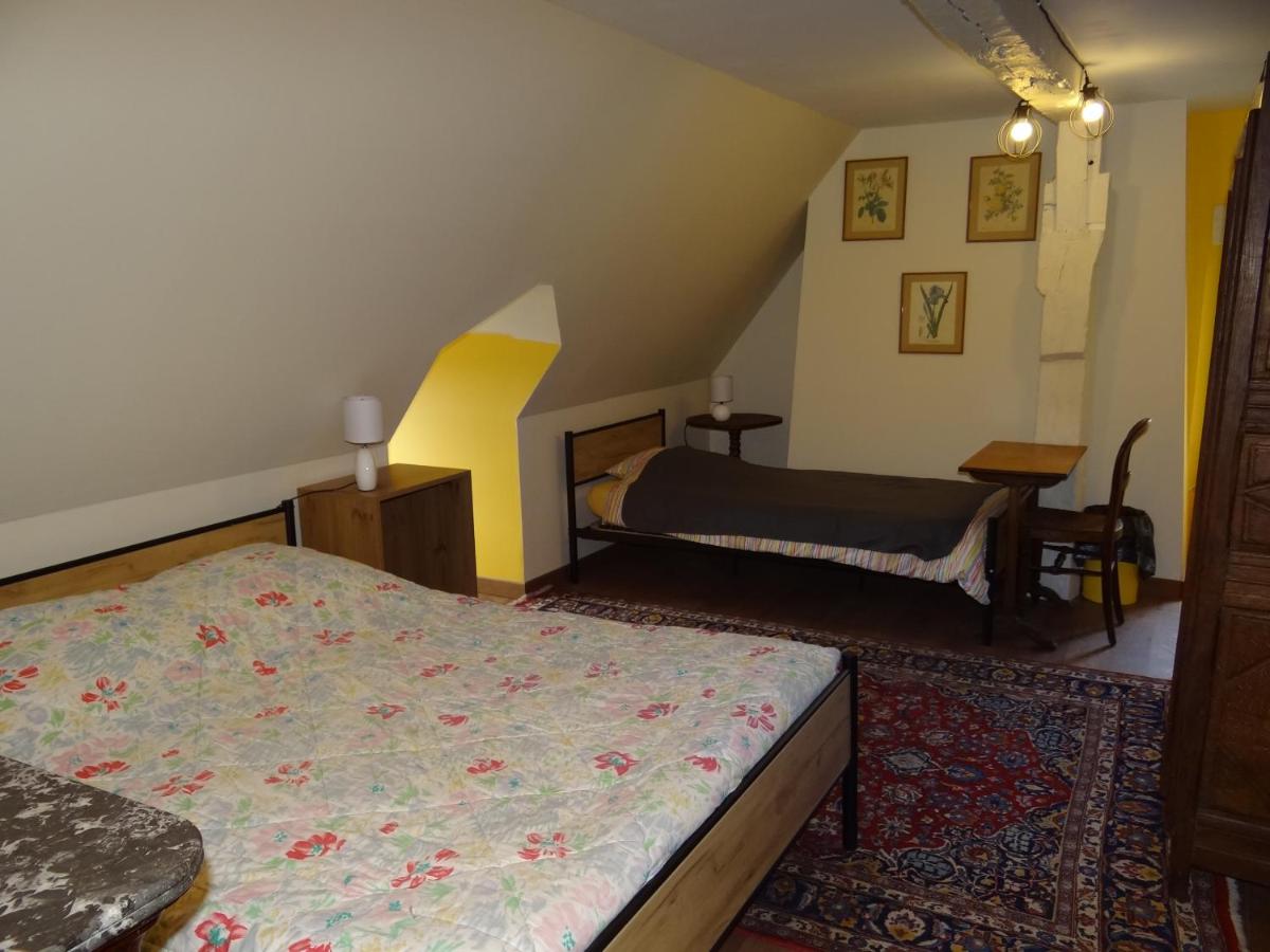 Triple Room with Private Bathroom photo 3