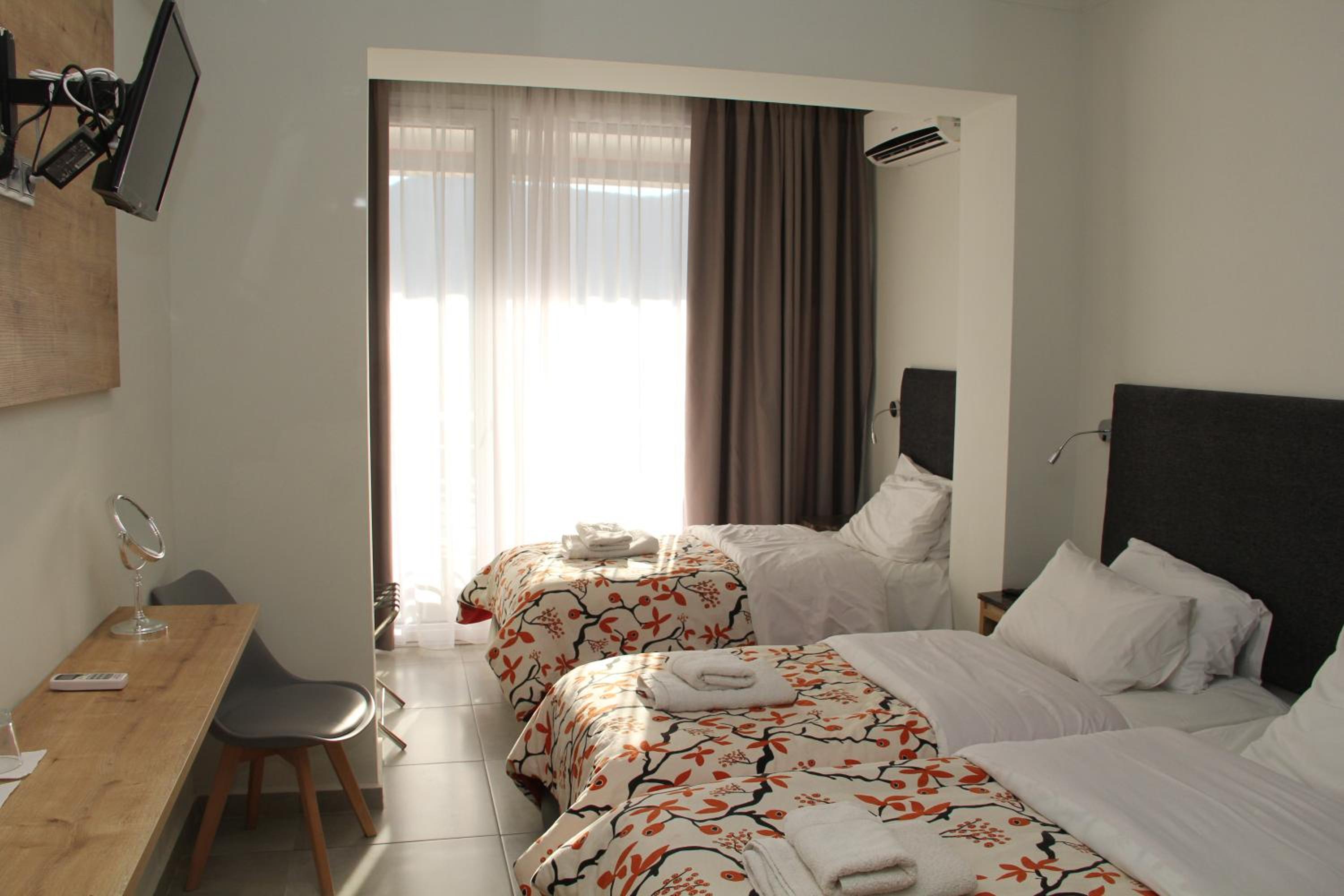 Standard Triple Room - Photo 1