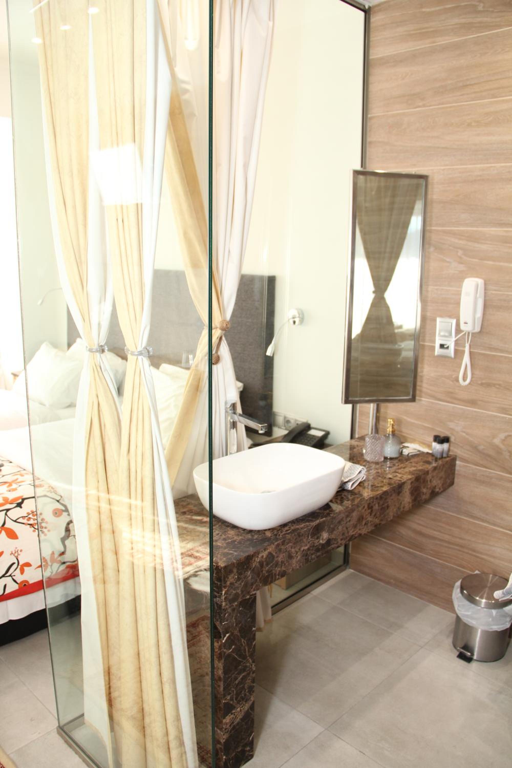 Standard Double/Twin Room - Photo 6