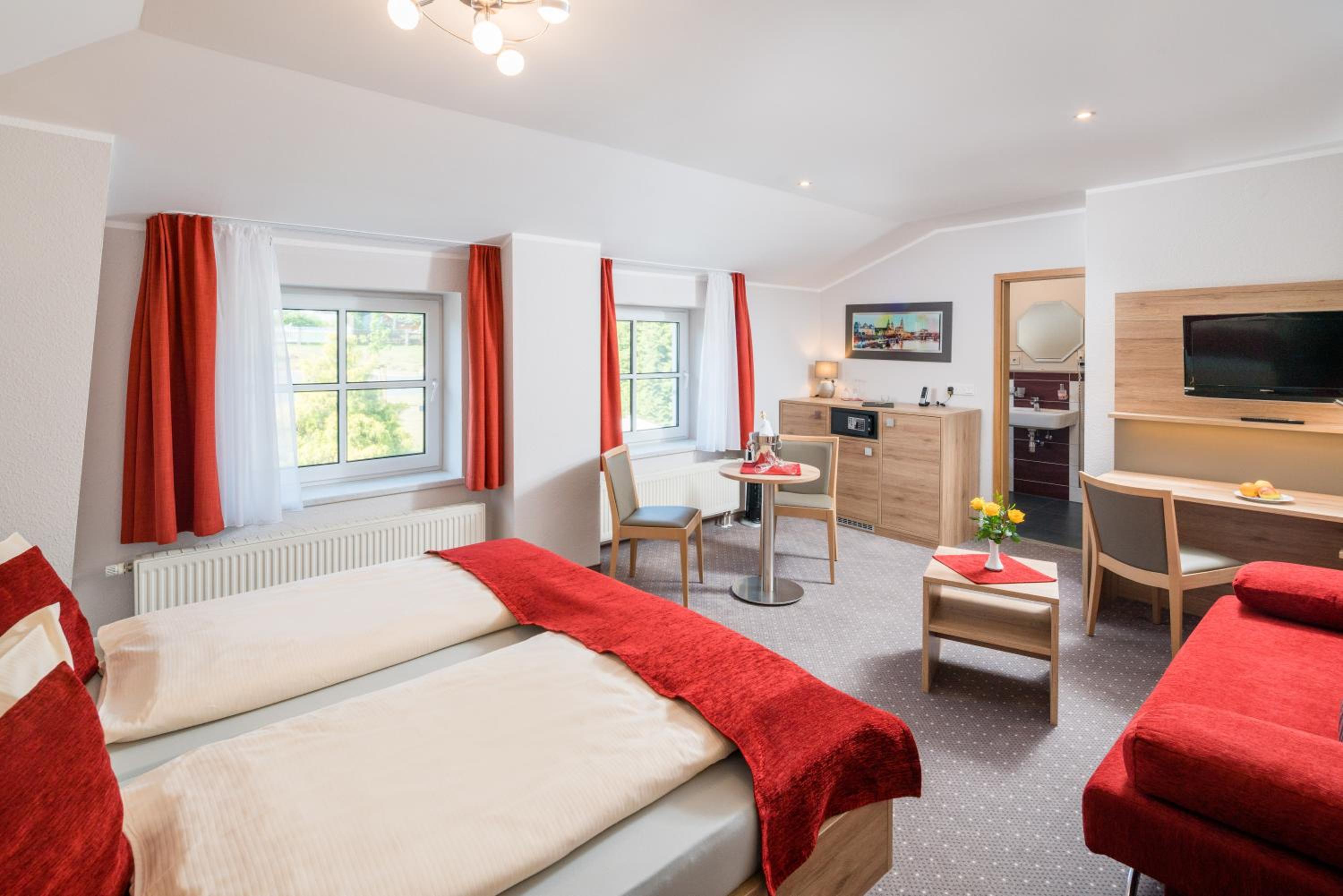Deluxe Double Room photo 3