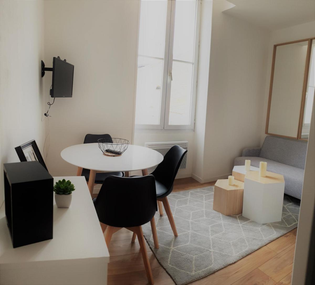 Apartment with Garden View - Photo 2