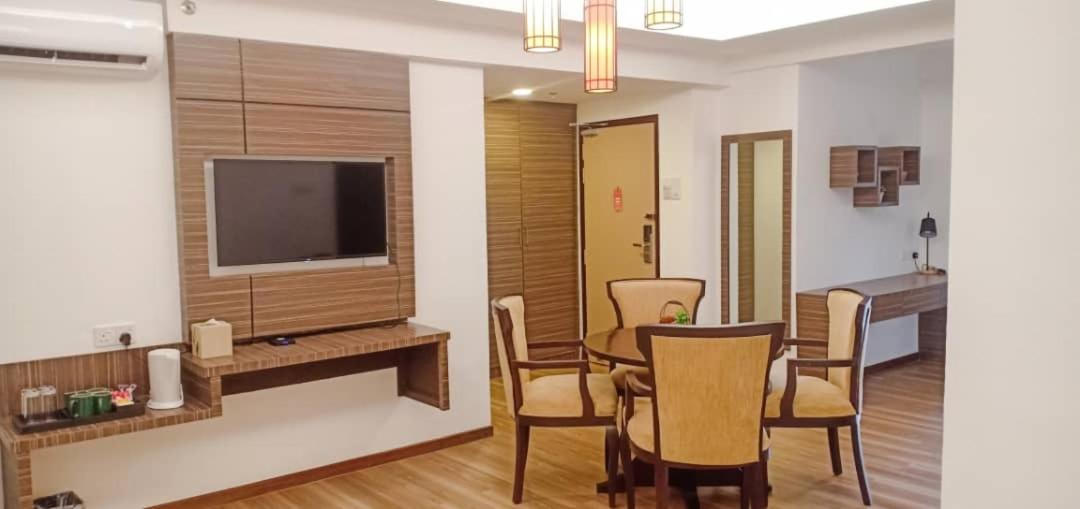 Suite Room - Photo 8