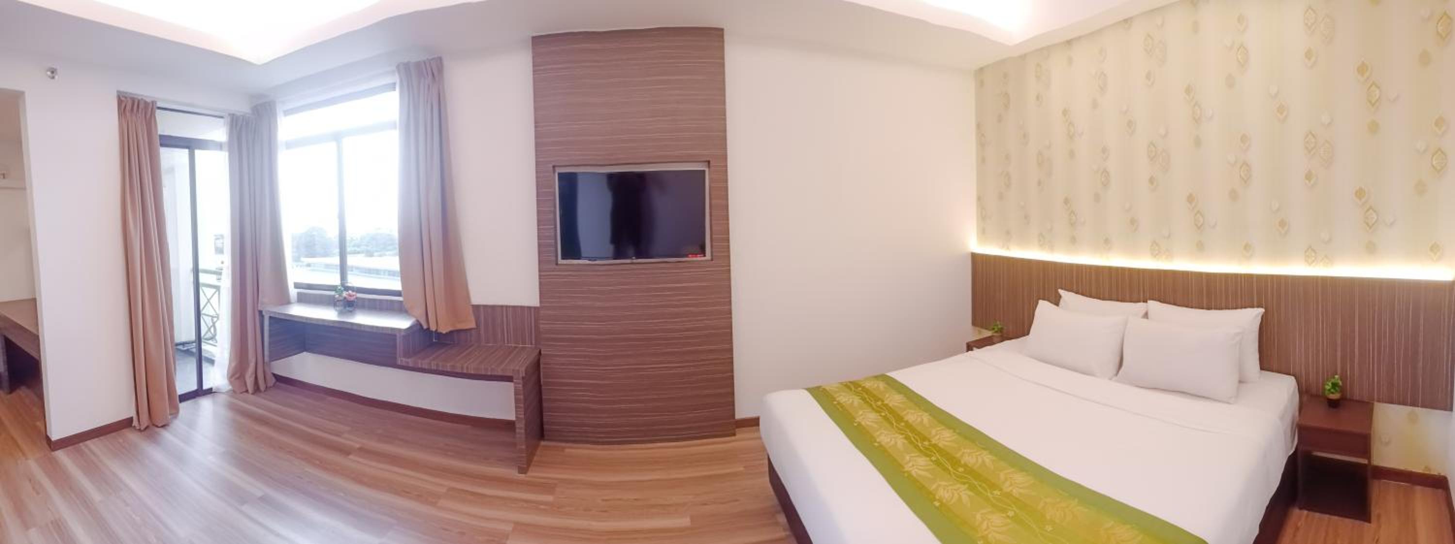 Suite Room - Photo 6