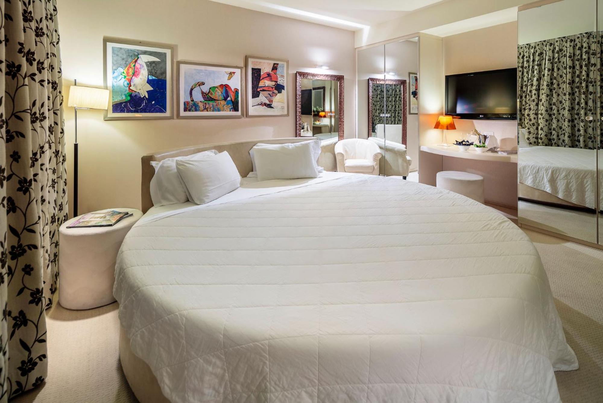 Superior King Suite - Photo 1