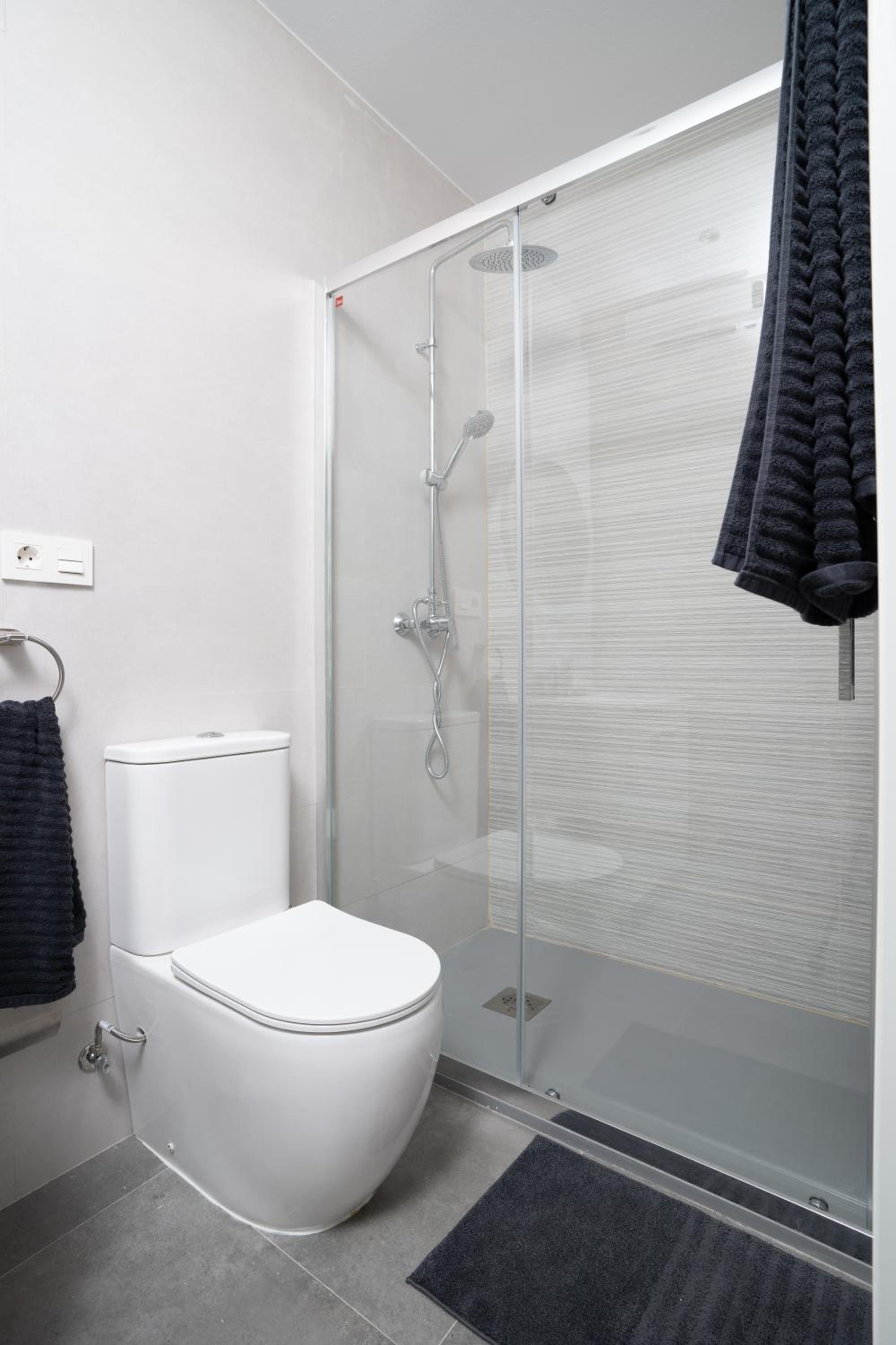 Two-Bedroom Apartment - Photo 24