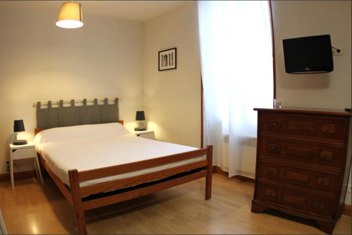 Studio Apartment - Photo 1