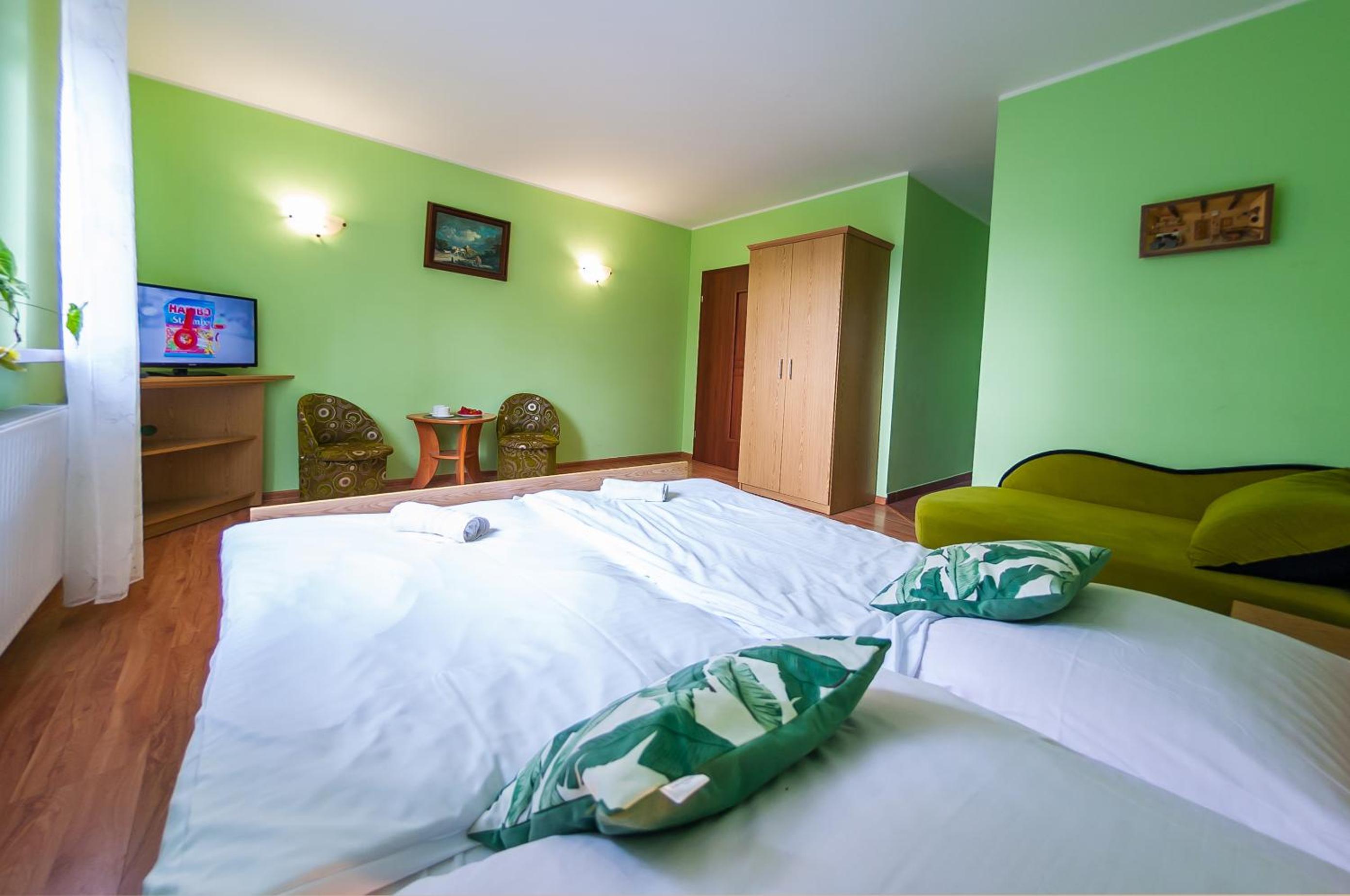 Deluxe Double Room (2 Adults + 1 Child) photo 1